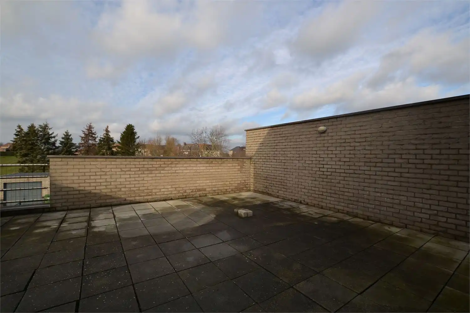 RUSTIG GELEGEN DUPLEXAPPARTEMENT MET 3 SLAAPKAMERS, TERRAS, GARAGE EN AUTOSTAANPLAATS foto 13