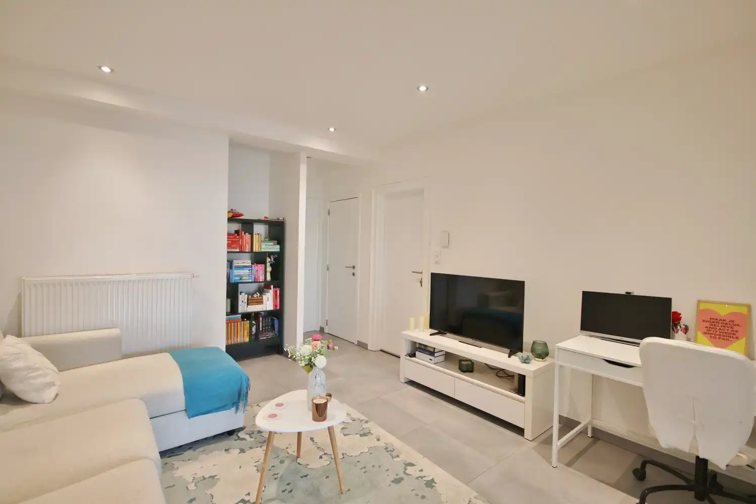 Appartement op gunstige locatie met groot terras foto 3