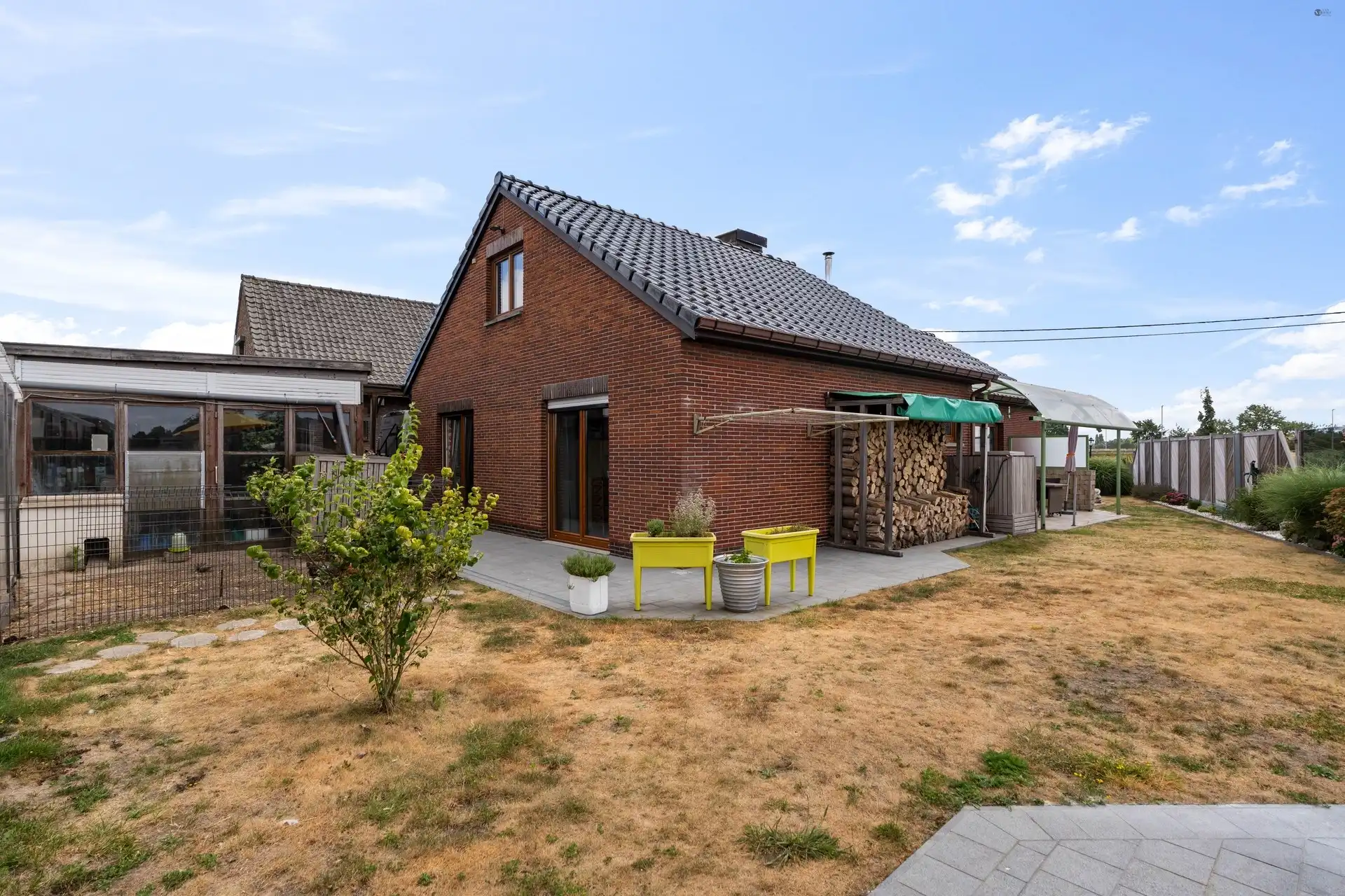 Stijlvol gerenoveerde bungalow te Stekene foto 2