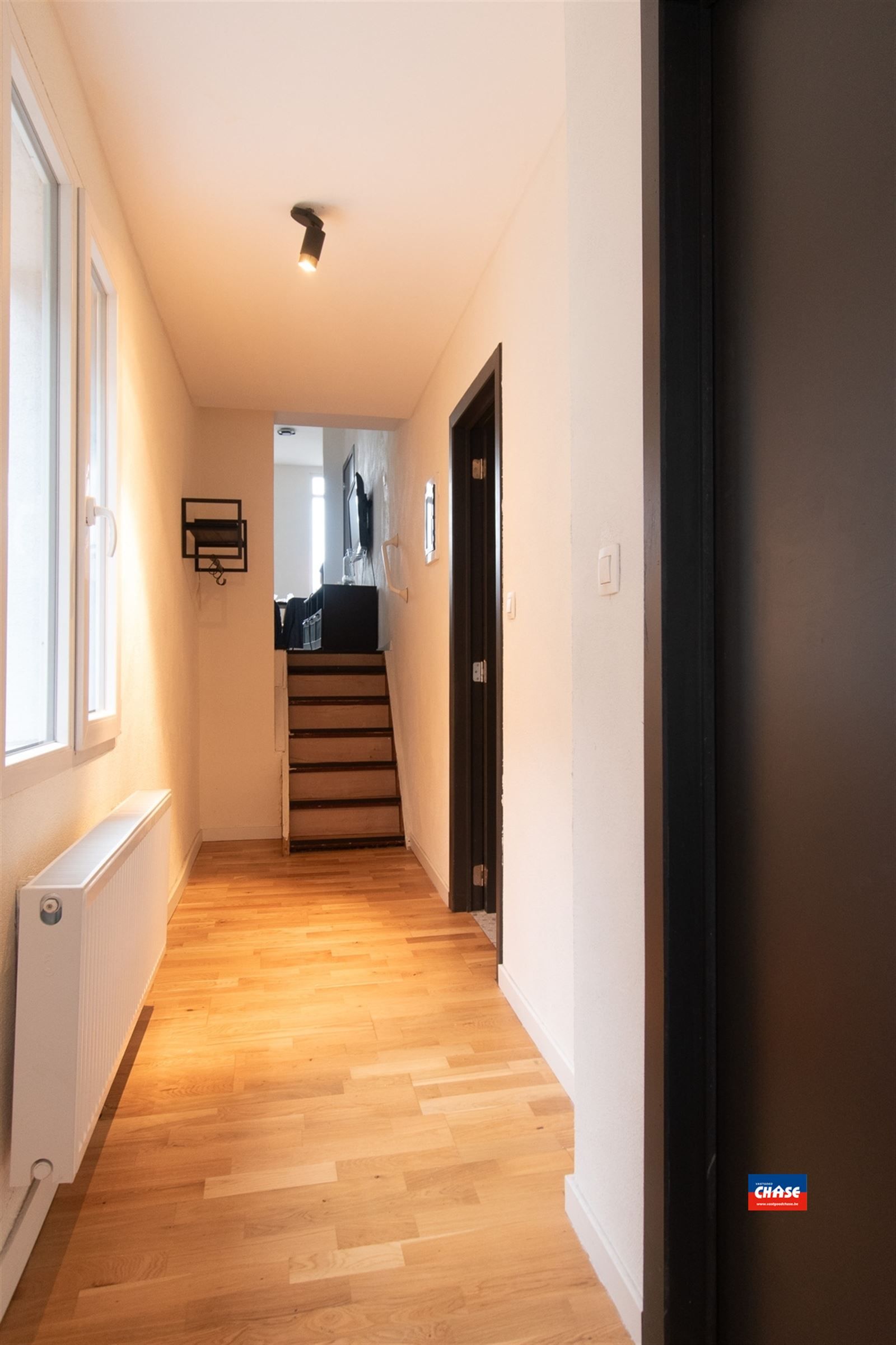 Gerenoveerd appartement met 2 slaapkamers foto 5