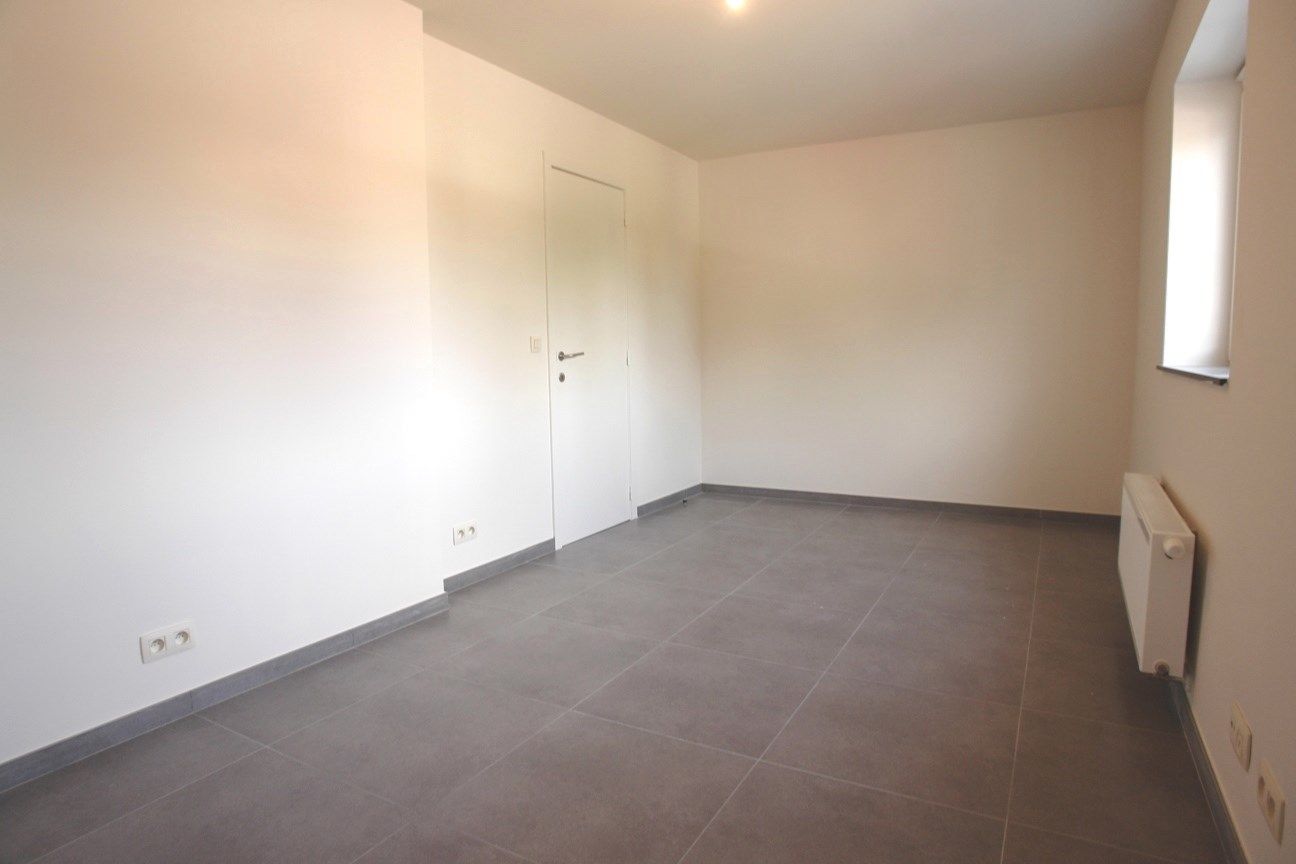 RECENT & COMFORTABEL APPARTEMENT TERRAS EN EEN GARAGE  foto 6