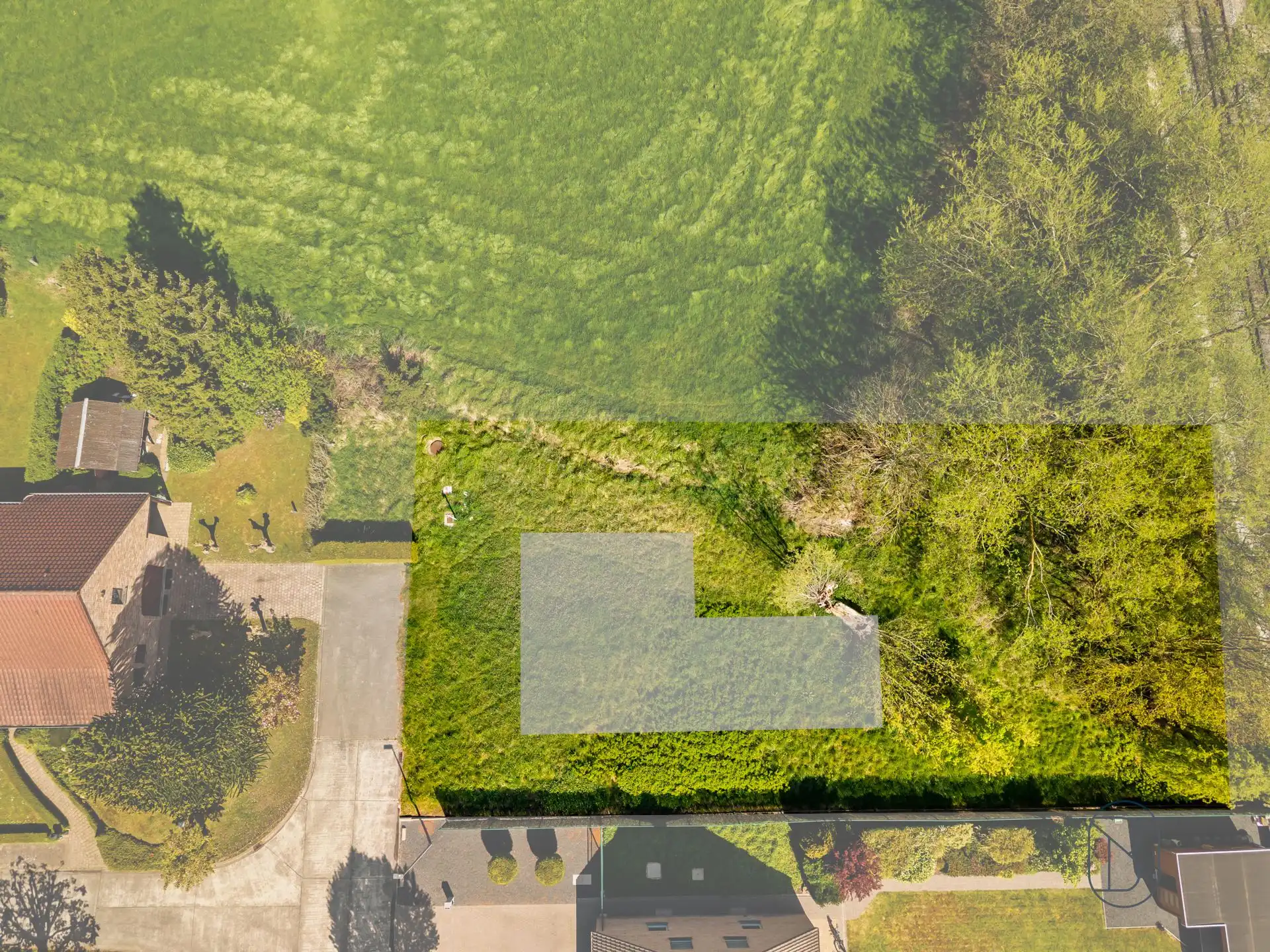 Mooi gelegen bouwgrond voor villa. foto {{pictureIndex}}