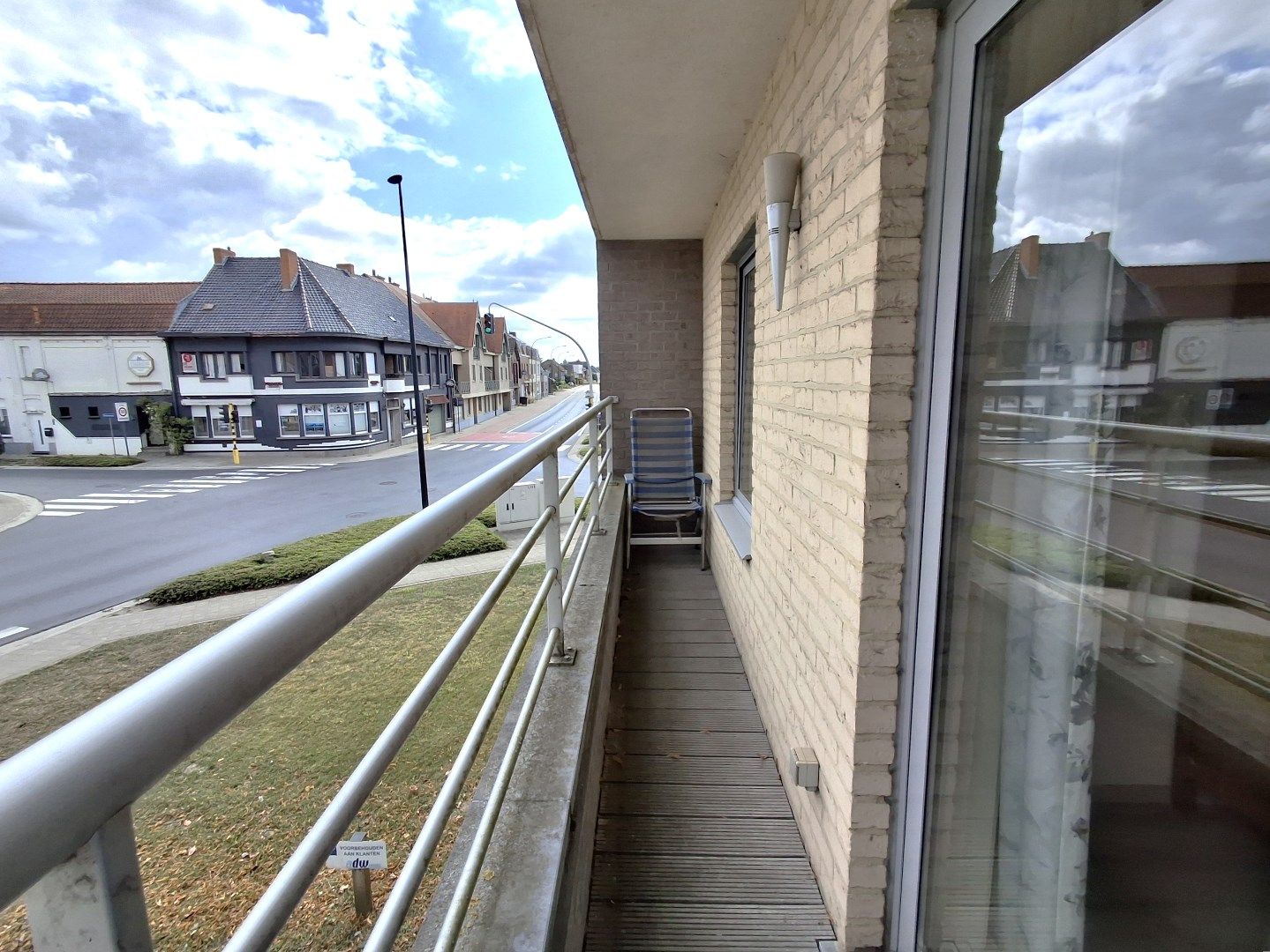 INSTAPKLAAR APPARTEMENT MET 2 SLPKS | 2 TERRASSEN EN STAANPLAATS IN HARTJE KNESSELARE foto 4