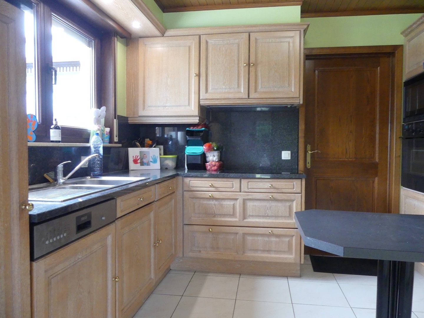 Alleenstaande woning met tuin en 2 garages foto 4