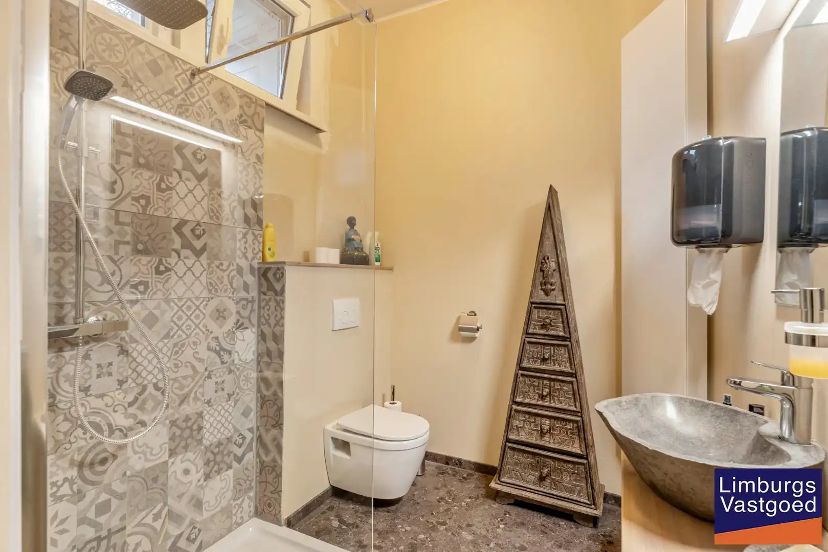 Woonhuis met  praktijkruimte te Waterschei, op een perceel van 6a80ca te Genk foto 16