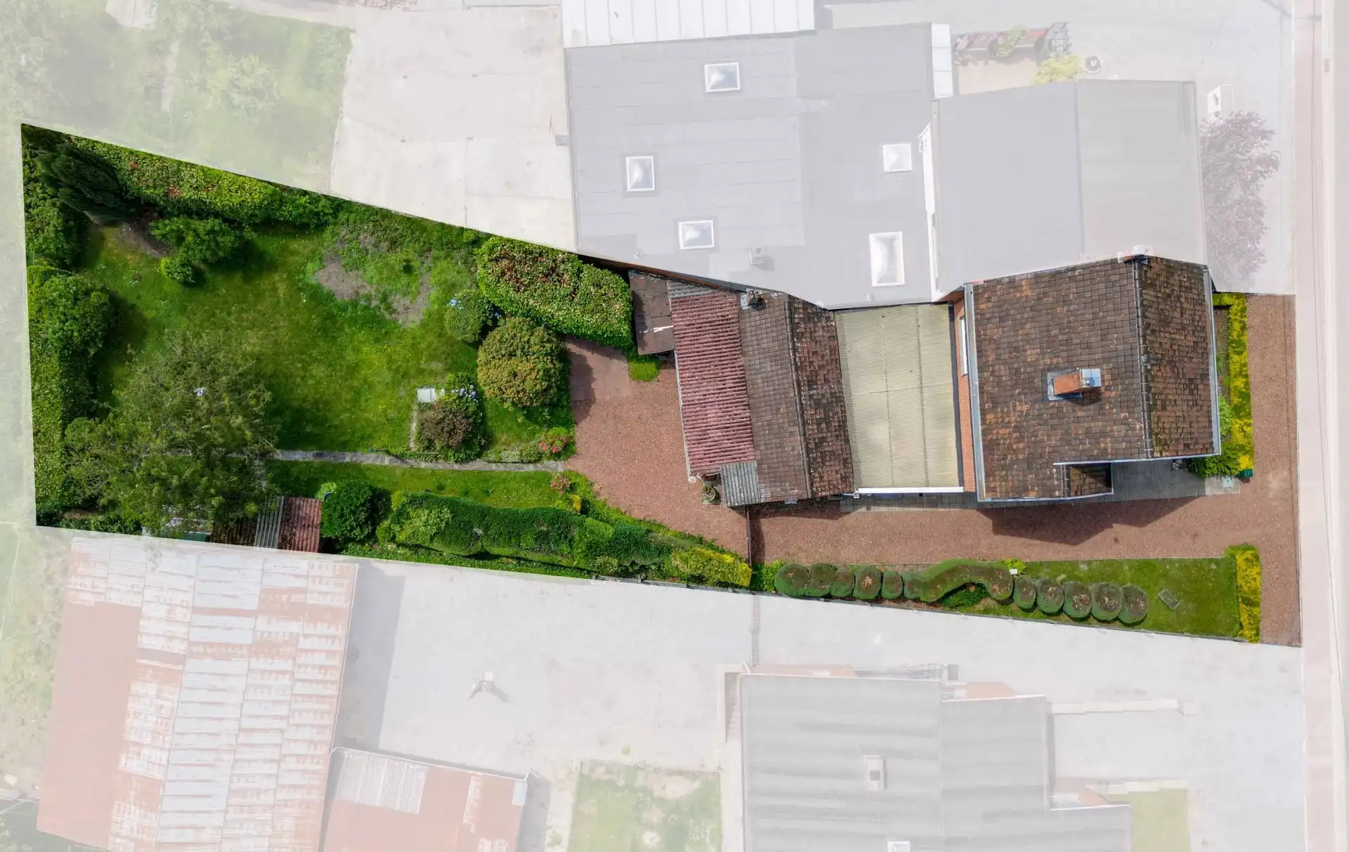 Ruime gezinswoning met tuin foto 20