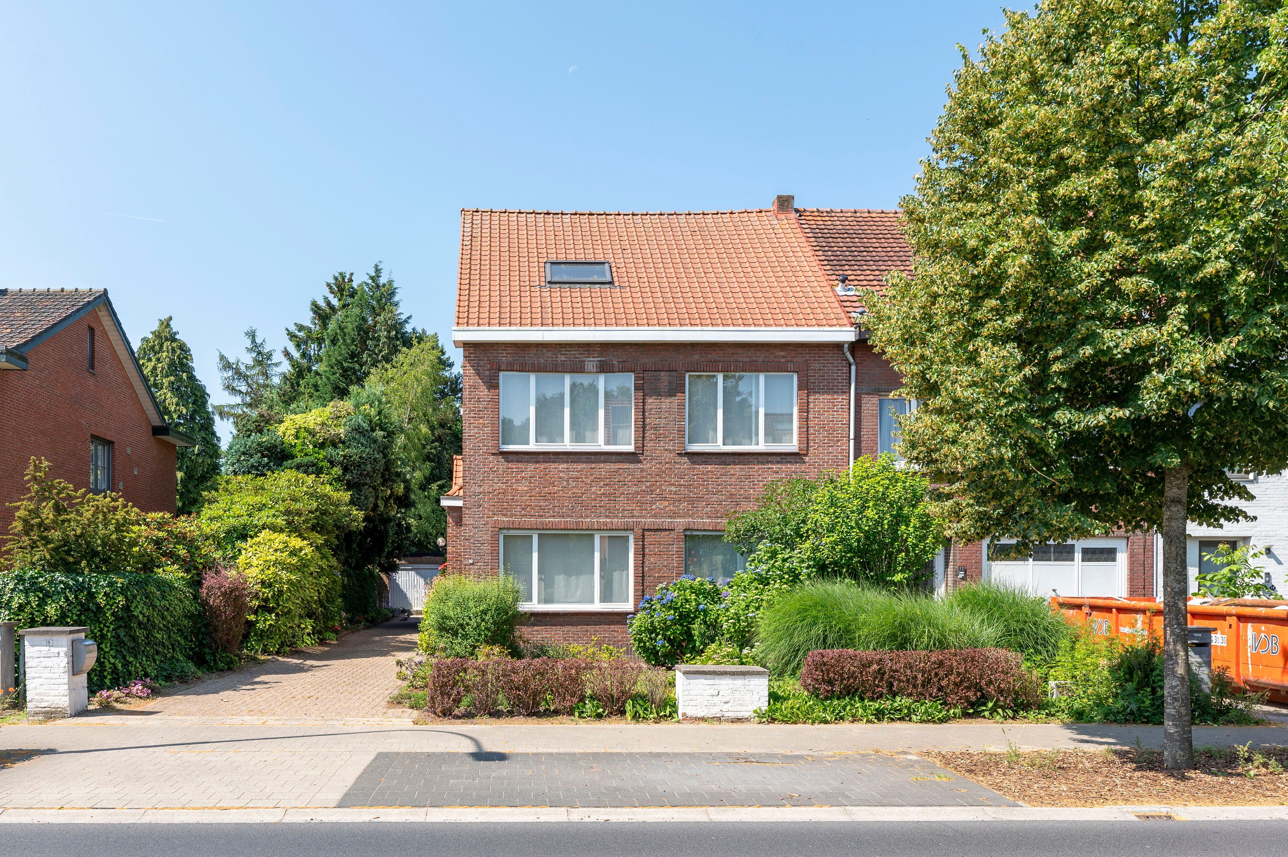 Gezinswoning met grote tuin in kindvriendelijke wijk Driehoek te Brasschaat! foto 2