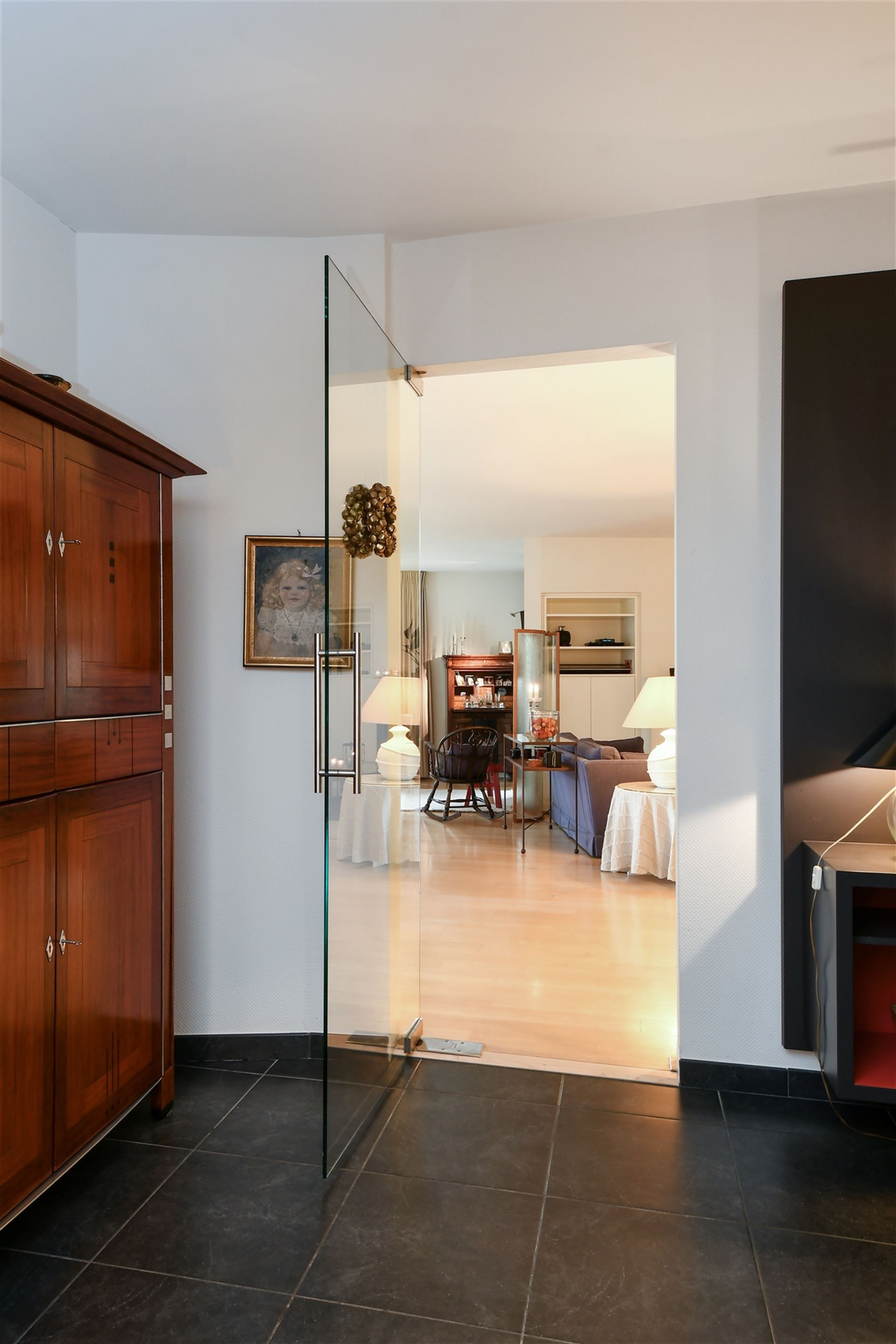 Luxueus en instapklaar appartement met 3 terrassen en ondergrondse garagebox in residentie “Leemhoek III” te Maaseik. foto 5