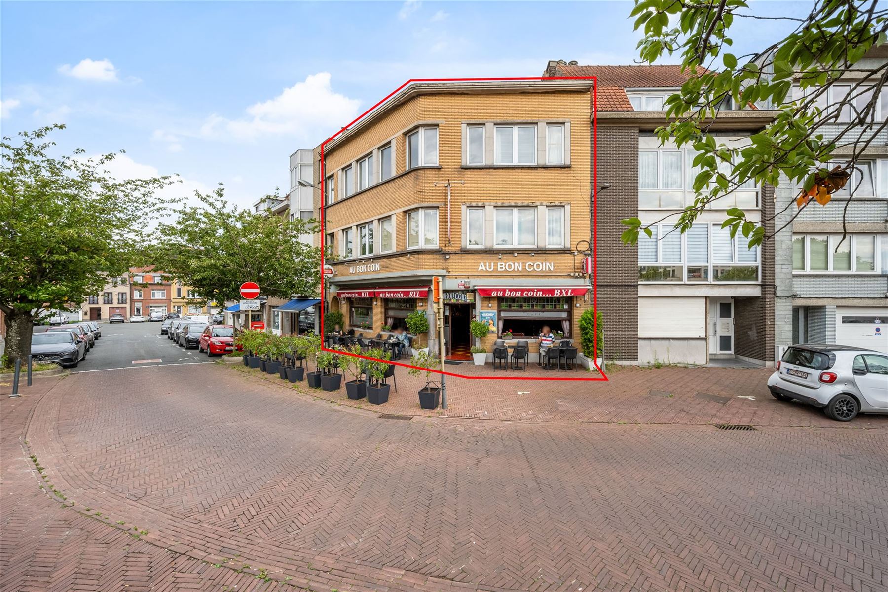 appartementsgebouw foto {{pictureIndex}}