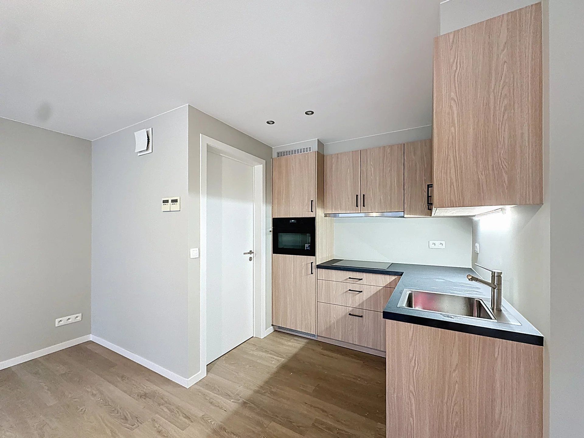 Gelijkvloers appartement met 2 slaapkamers en terras in het centrum van Balen. foto 7