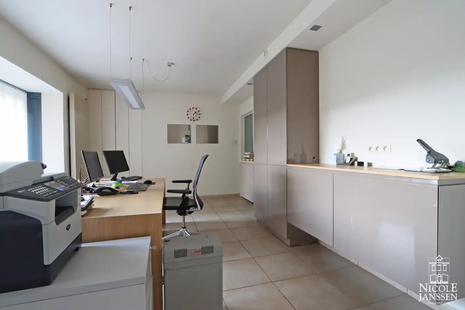 Handelspand met grote loods en bovengelegen woonst net buiten het centrum van Maaseik foto 10