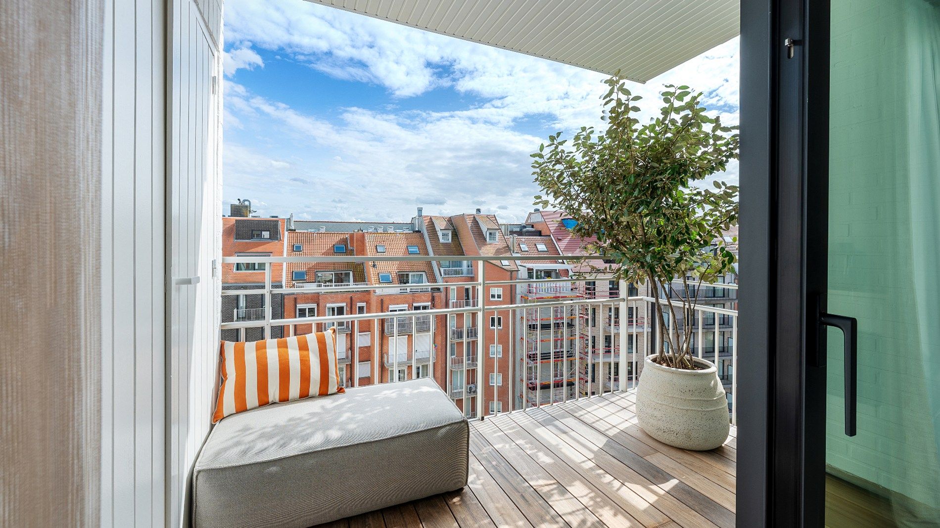 Exclusief, uiterst luxueus afgewerkt appartement gelegen op de Zeedijk Zoute. Aankoop parking mogelijk foto 14
