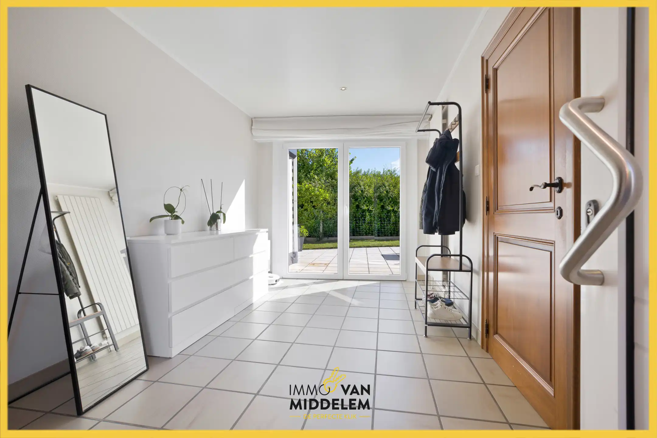 INSTAPKLARE WONING MET 4 KAMERS, TUIN EN GARAGE foto 2