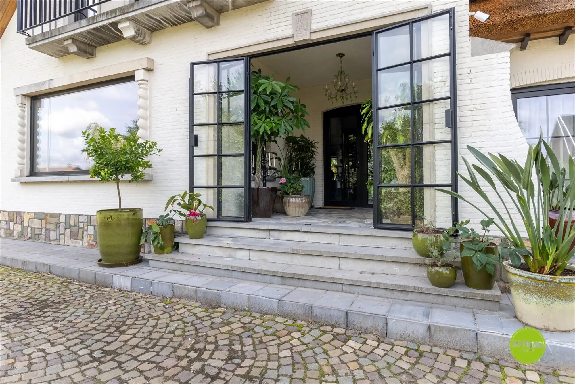 Luxueus gerenoveerde woning met groot stuk grond  foto 5