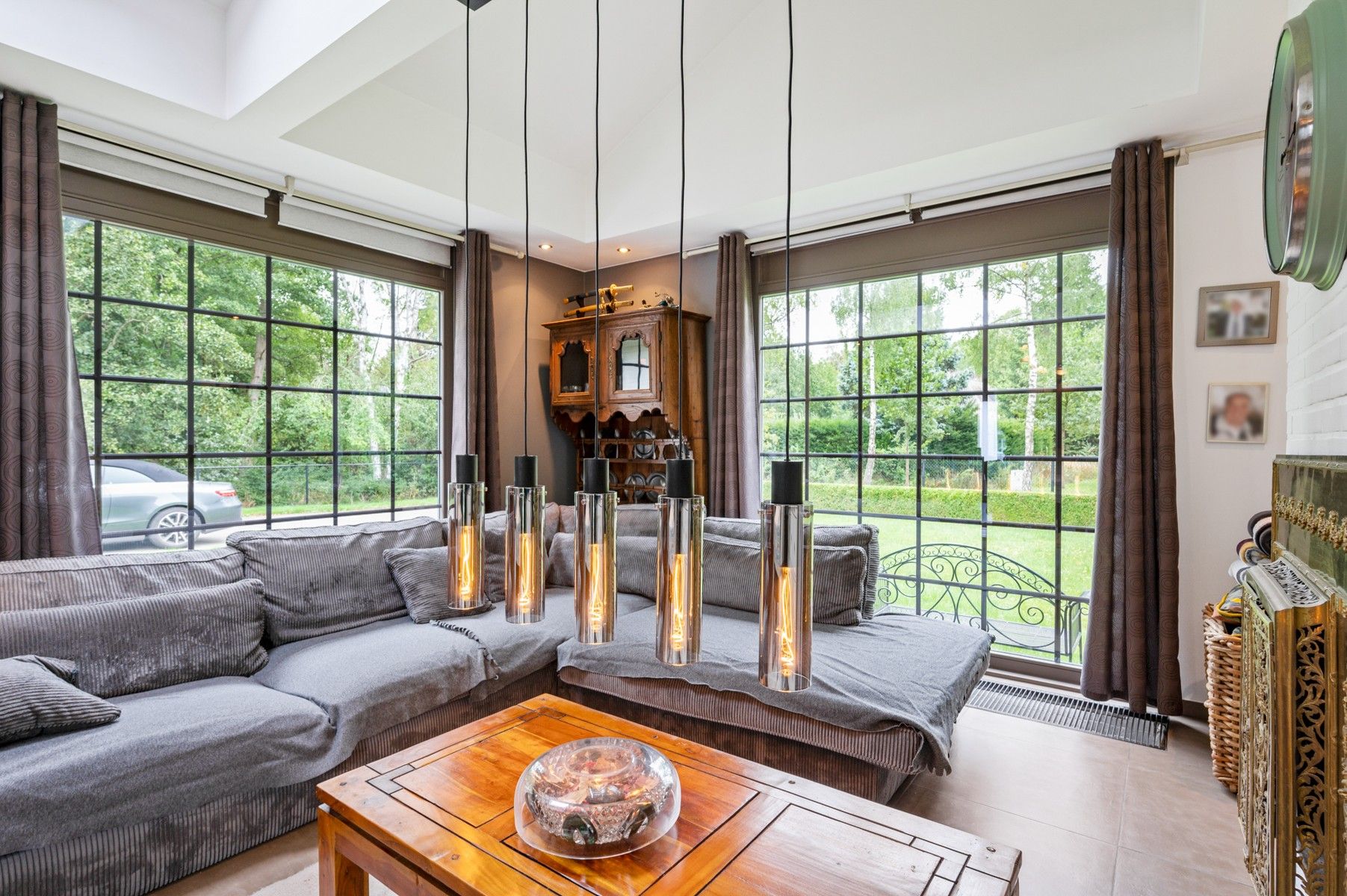 Lichtrijke laagbouwwoning met zwembad en werkplaats foto 11