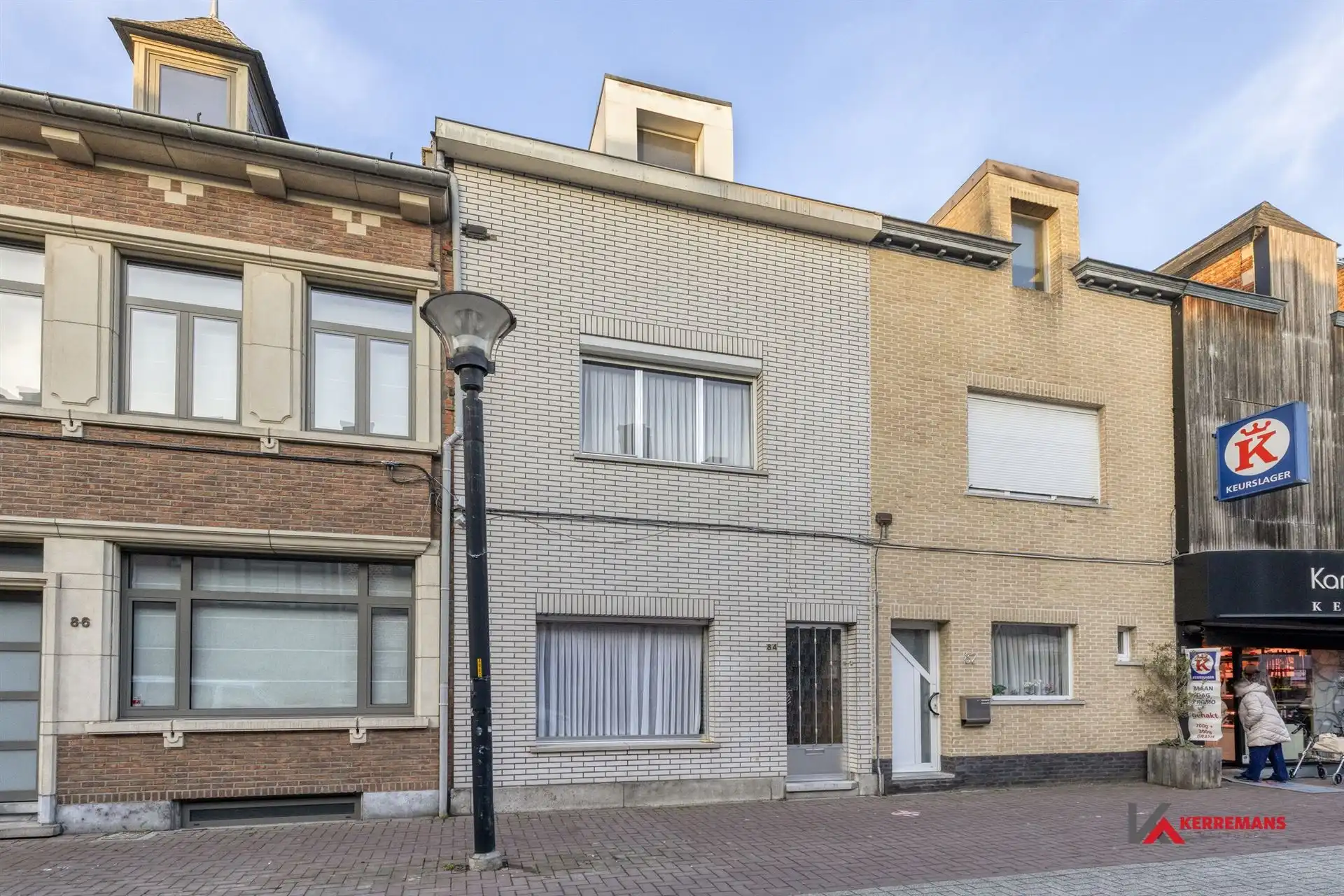 Op te frissen woning met 4 slaapkamers, tuin en garage.  foto 3