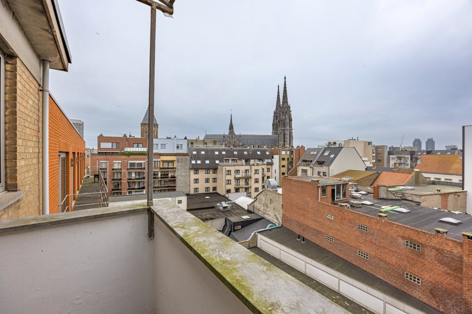 Ruim appartement met terras en lift in centrum Oostende, recentelijk gerenoveerd foto 14