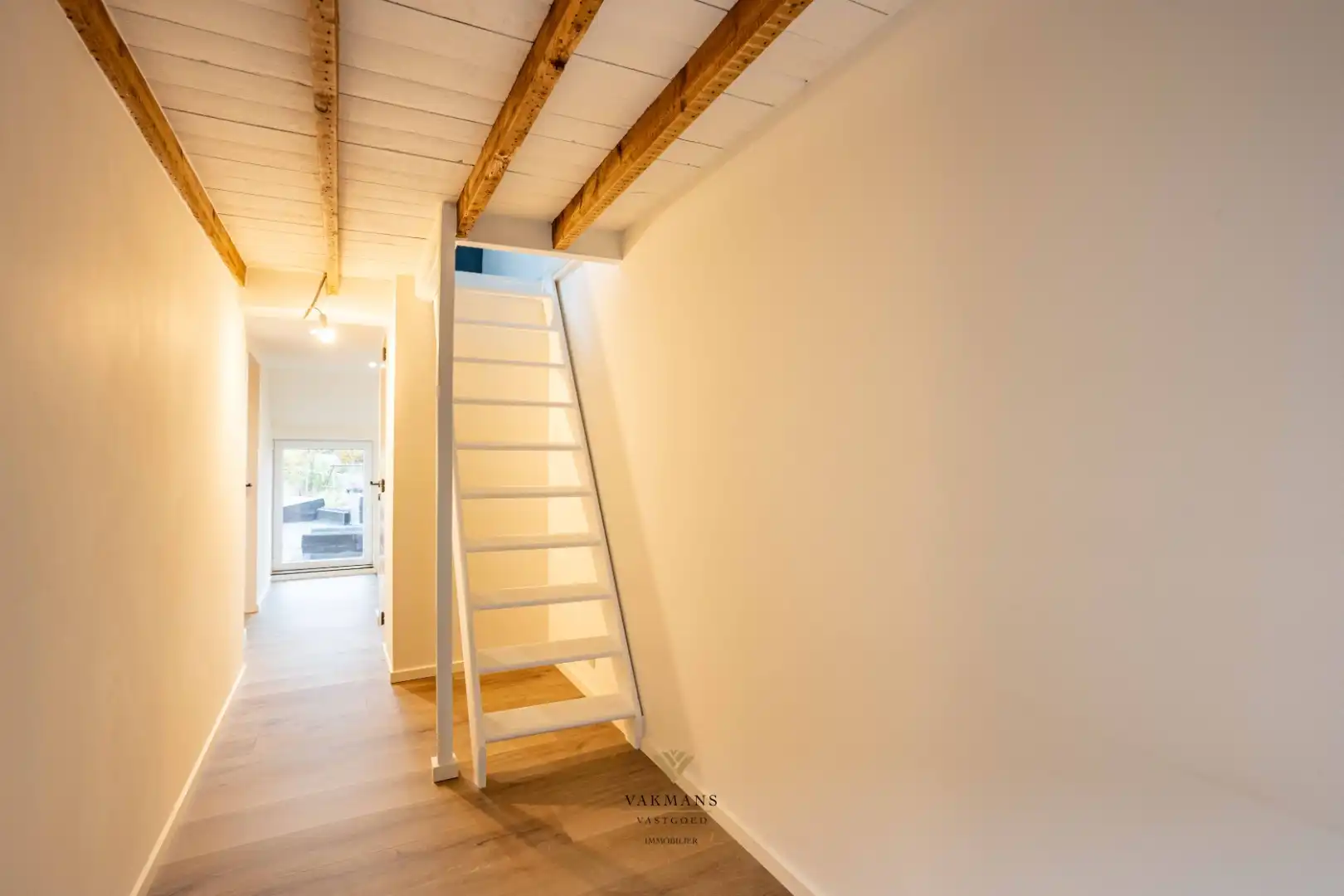 Prachtige gerenoveerde woning met 3 slaapkamers en tuin foto 22