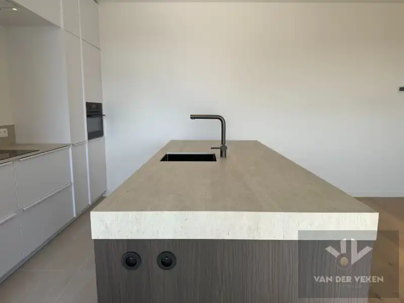 LICHTRIJK NIEUWBOUWAPP MET 2 SLPK NABIJ QUARTIER BLEU EN STADSCENTRUM foto 8