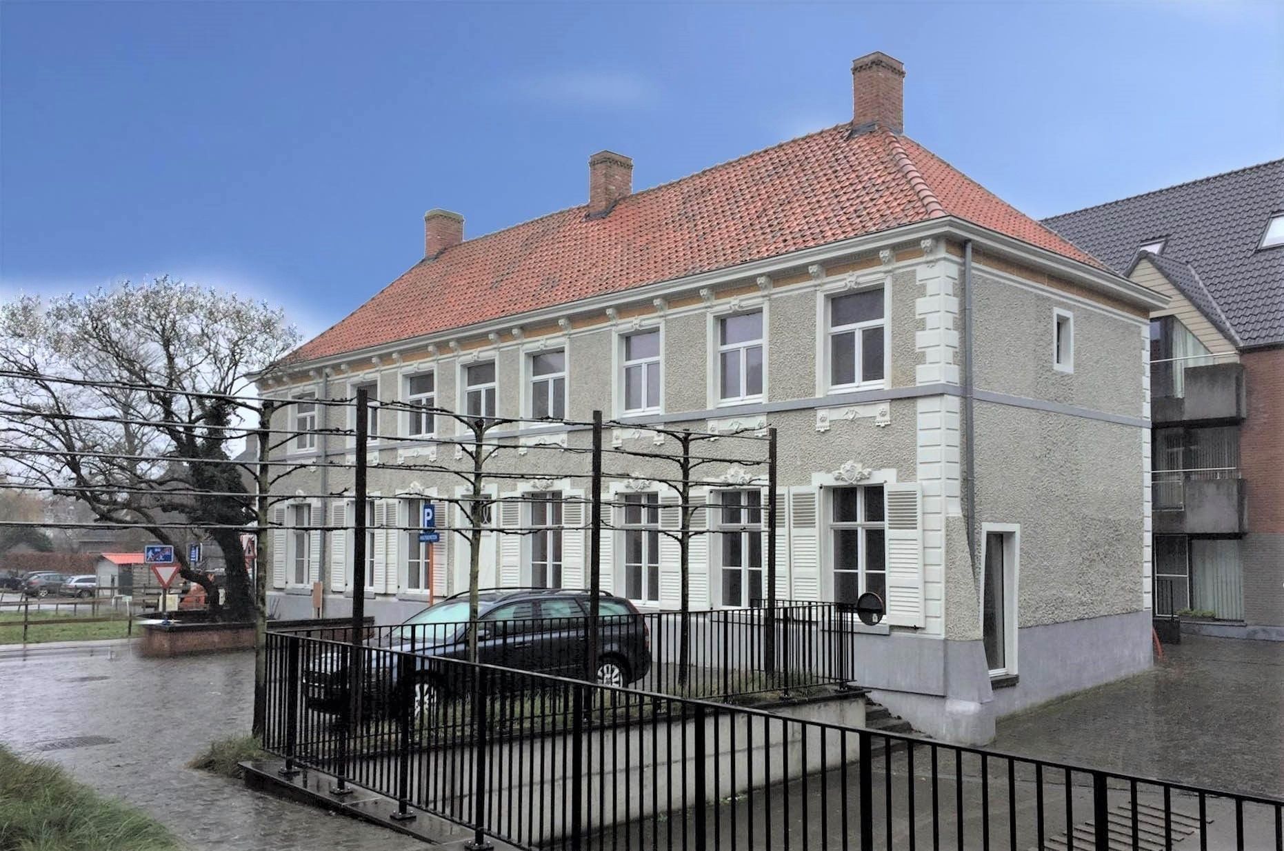 ‘Huis Maes’ is een renovatieproject in een herenhuis bestaande uit 2 ruime appartementen met hoogwaardige afwerking. foto 1