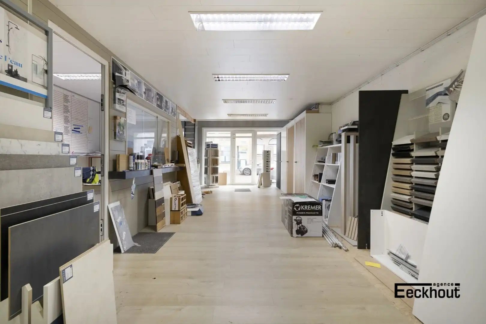Zeer ruim ( 471 m²) pand met tal van mogelijkheden in de Vuurtorenwijk te Oostende! foto 3