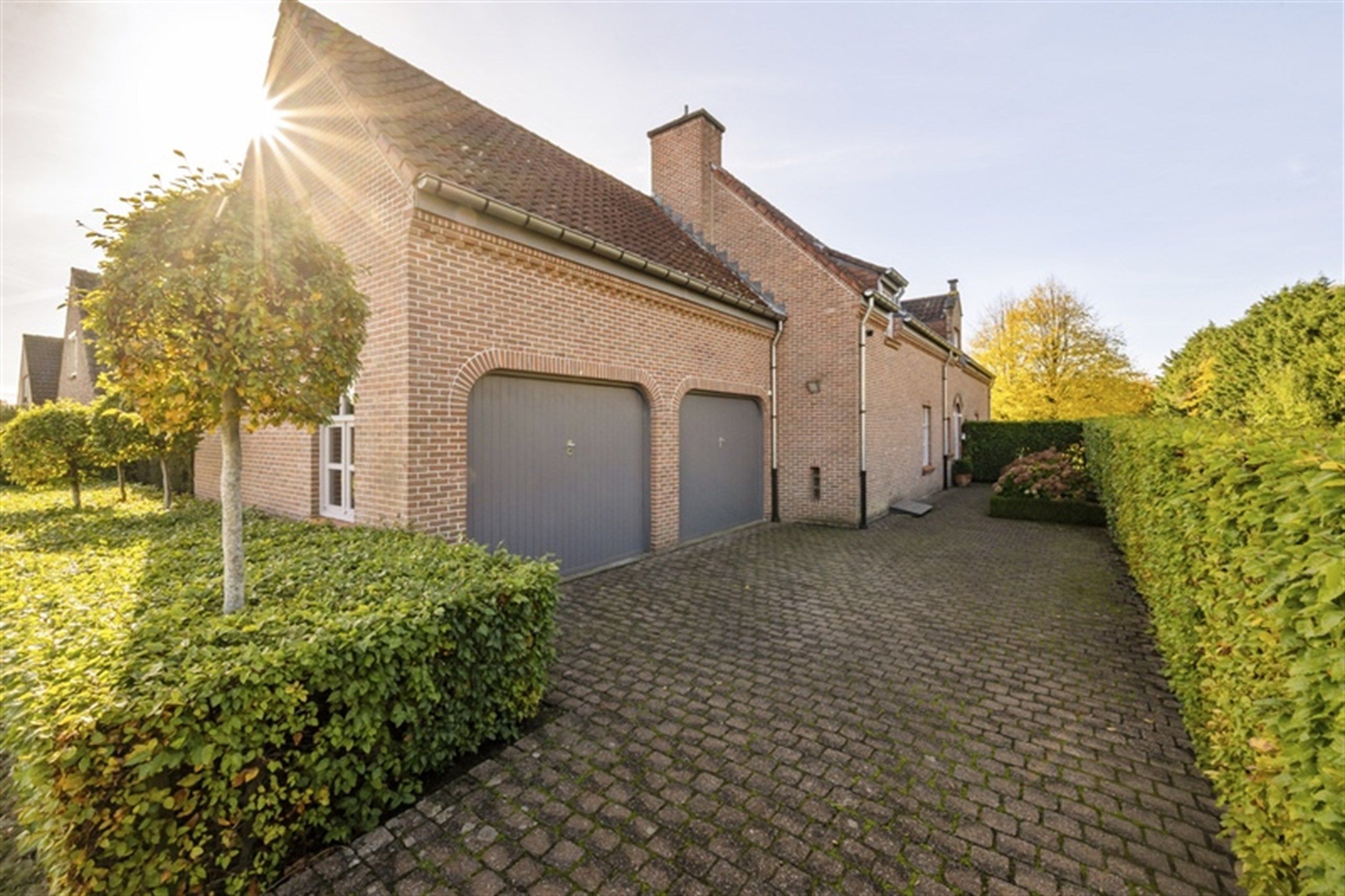 Ontdek deze gezellige eigendom op 1097 m² - 4 slaapkamers +bureel foto 5