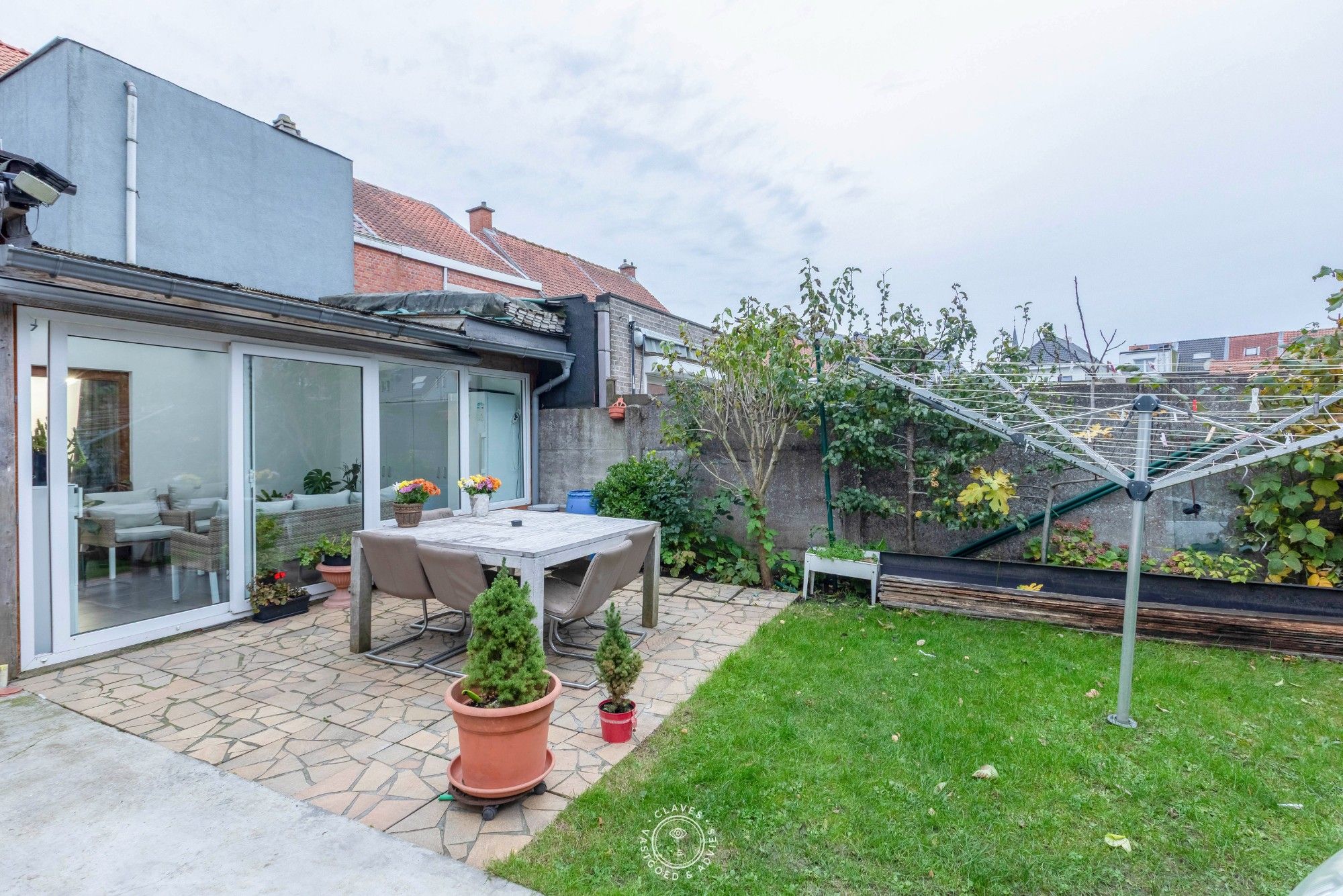 Gezinswoning met 4 slaapkamers en aangename tuin foto 2