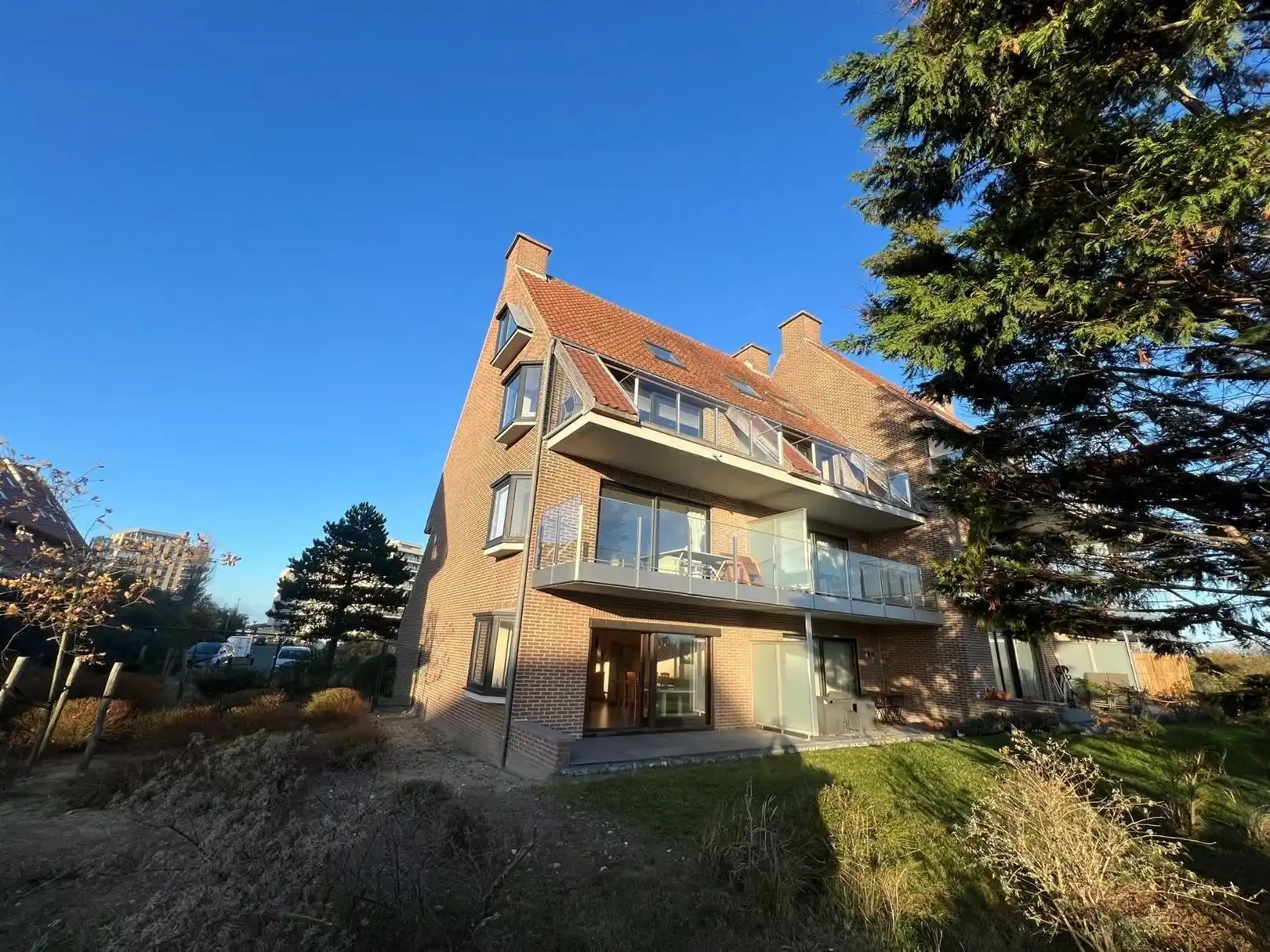 Zuidgericht appartement met groot terras en prachtig duinenzicht op toplocatie! foto 6