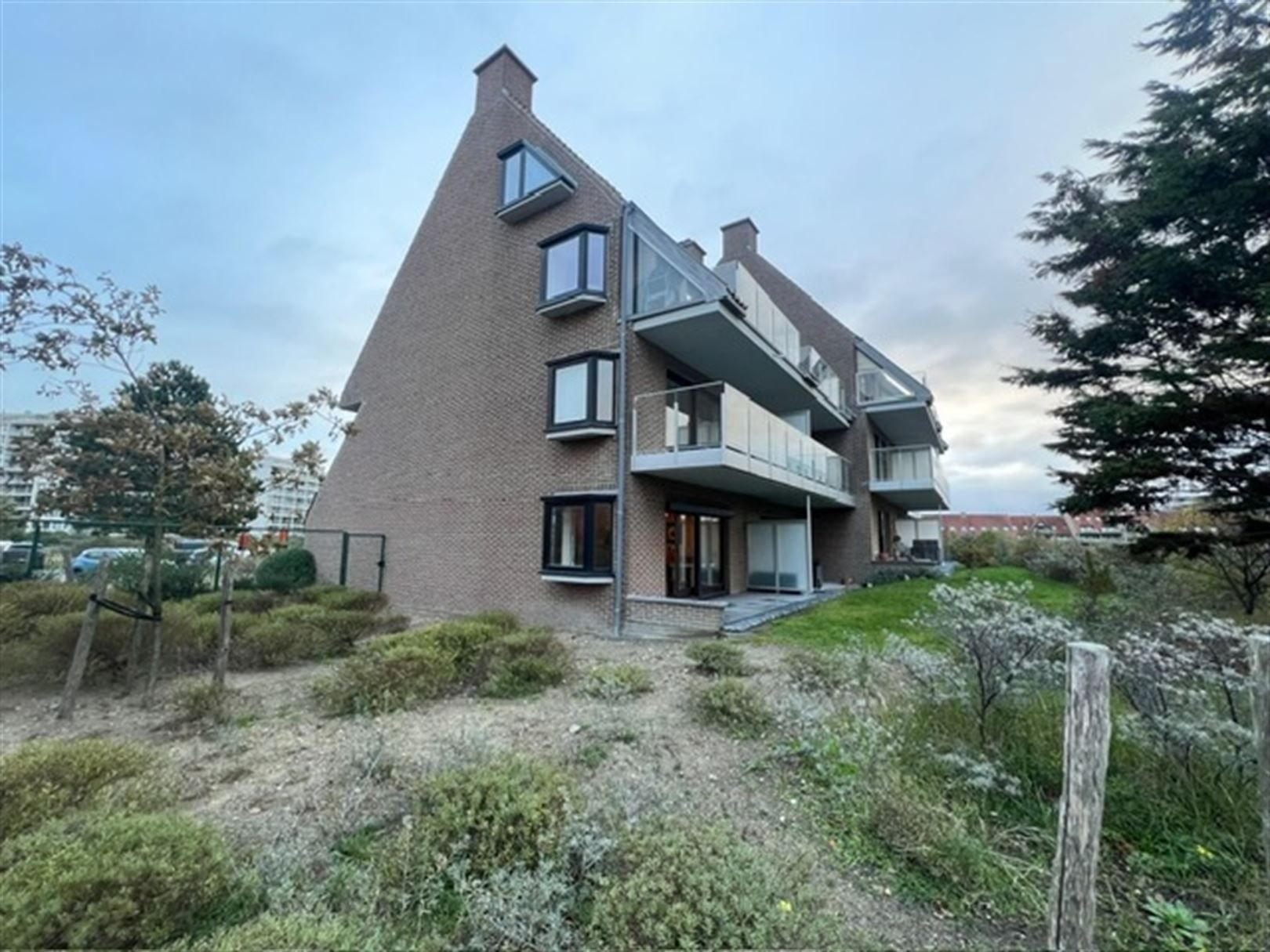 Zuidgericht appartement met groot terras en prachtig duinenzicht op toplocatie! foto 6