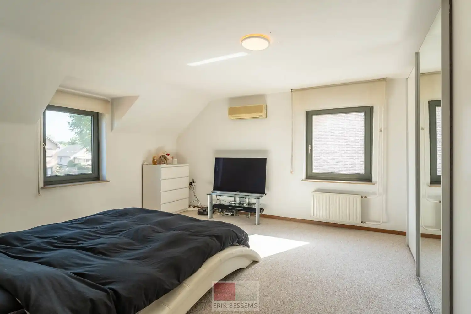 Vrijstaande woning gelegen op een royaal perceel van maar liefst 990 m² en beschikt over een bewoonbare oppervlakte van circa 221 m² foto 22