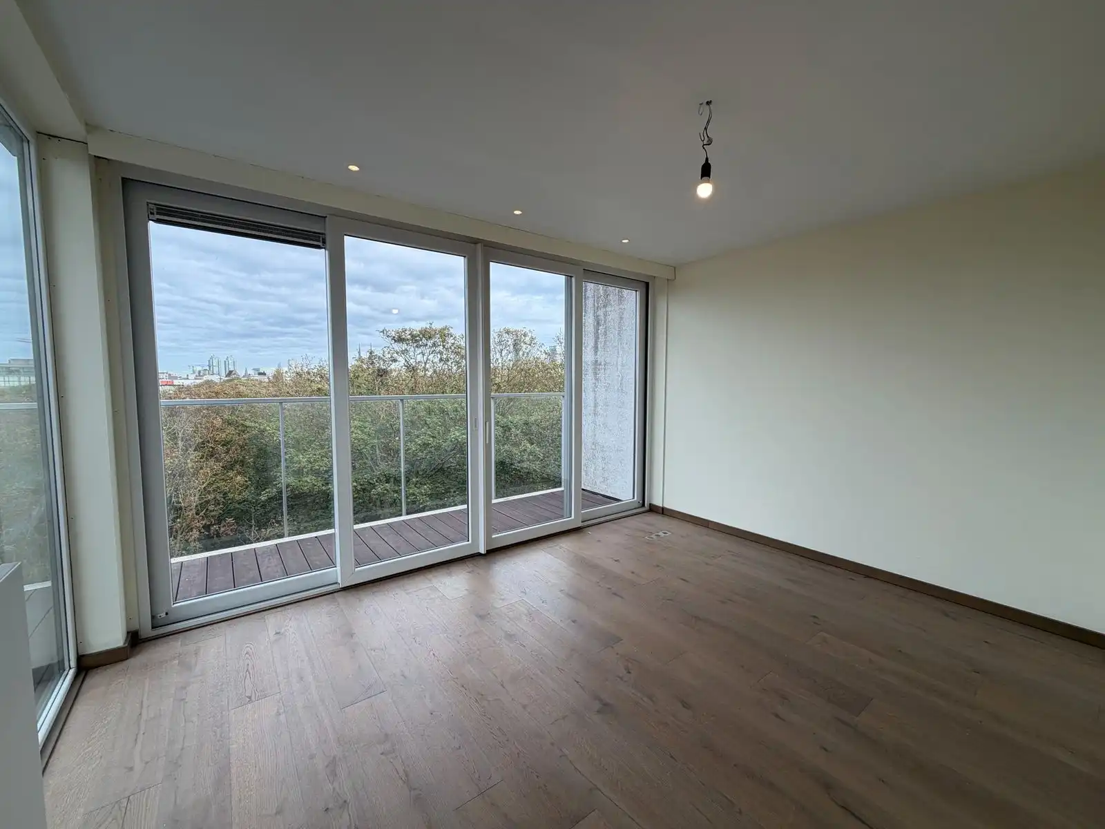 Zeer lichtrijk duplexappartement met twee slaapkamers en ruime terrassen in Oostende foto 4
