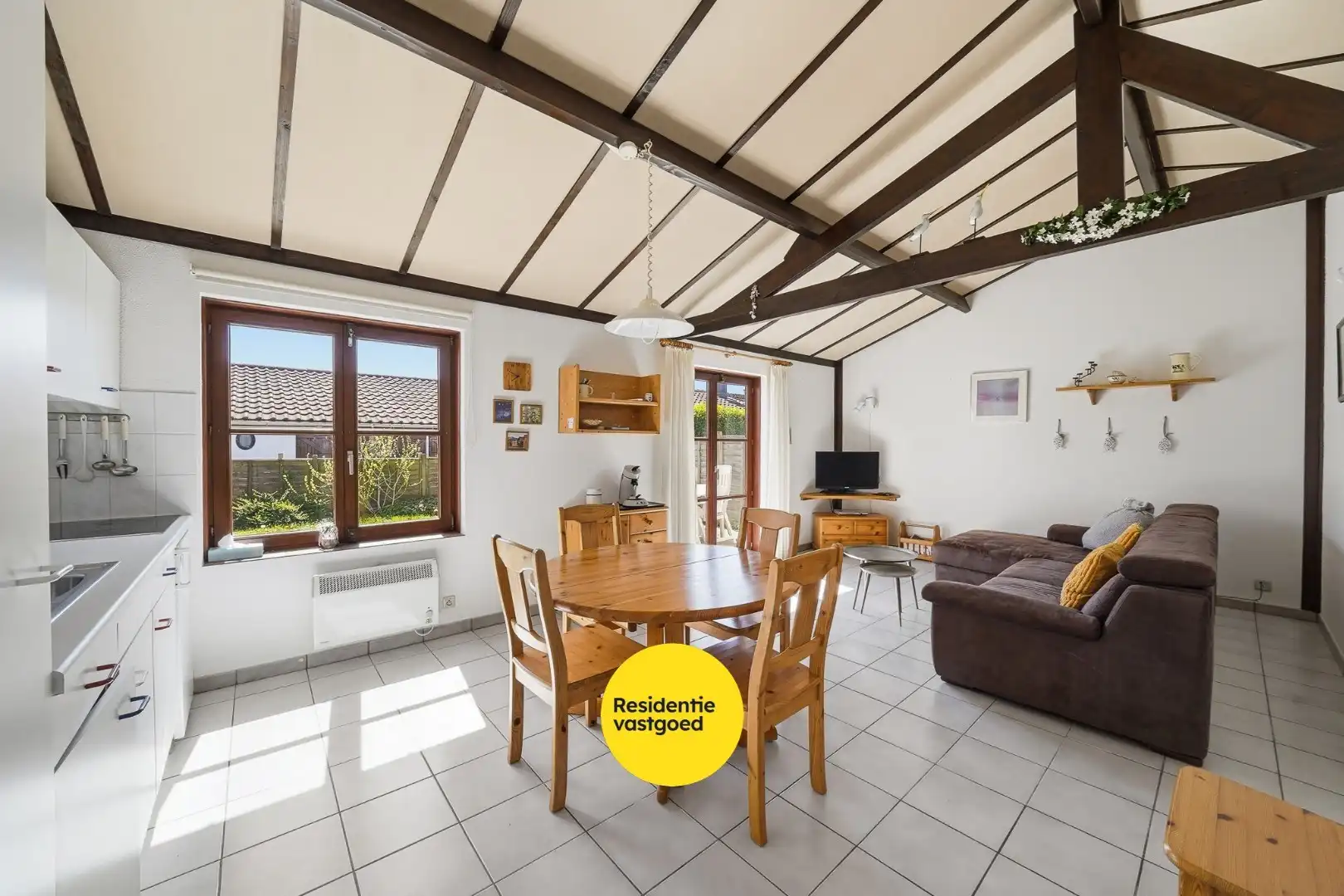 Instapklare vakantiewoning met zonnige tuin en 2 slaapkamers foto 2