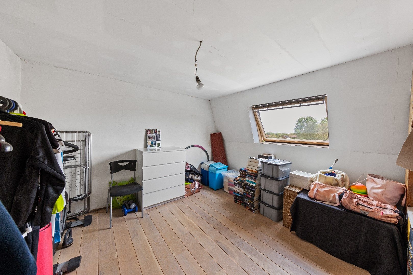 BURGERWONING MET 5 SLPKS,  TUIN EN HUURGARAGE foto 26
