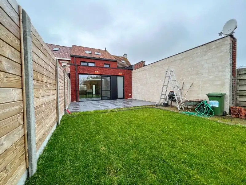 Gerenoveerde woning te huur met 4 slaapkamers te Vlamertinge! foto 3