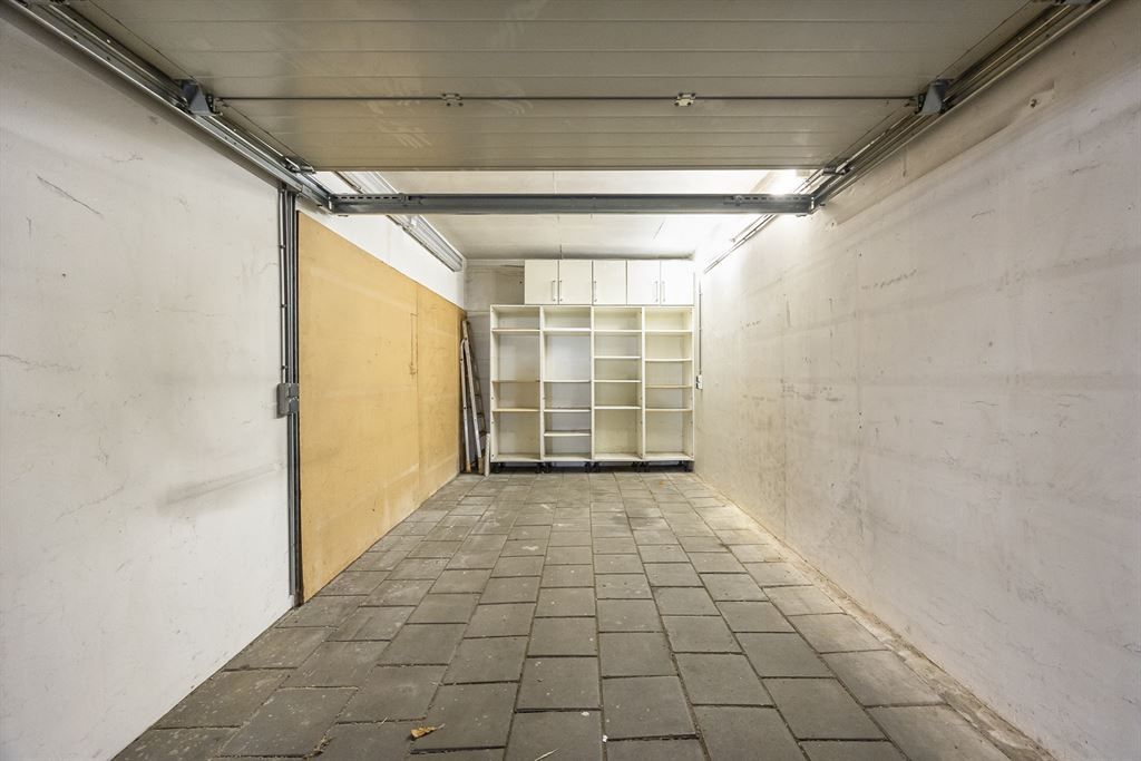 Uitgeruste garagebox te koop foto {{pictureIndex}}