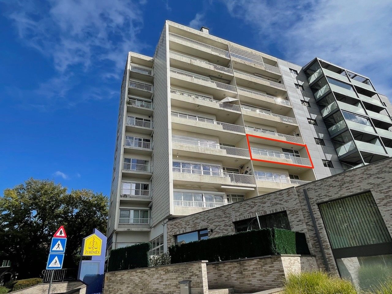Genk-centrum, Jan Habexlaan 17 bus 11: Energiezuinig appartement met 2 slaapkamers, 2 terrassen en garage. foto {{pictureIndex}}