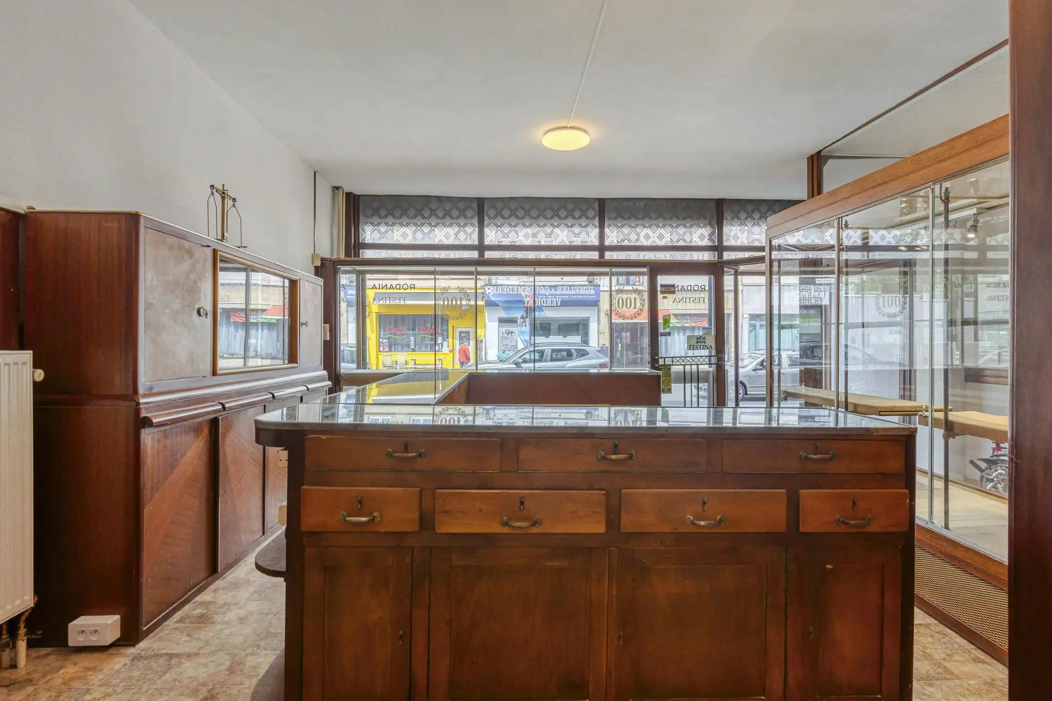 Handelshuis met achterhuis te koop in Antwerpen centrum foto 3