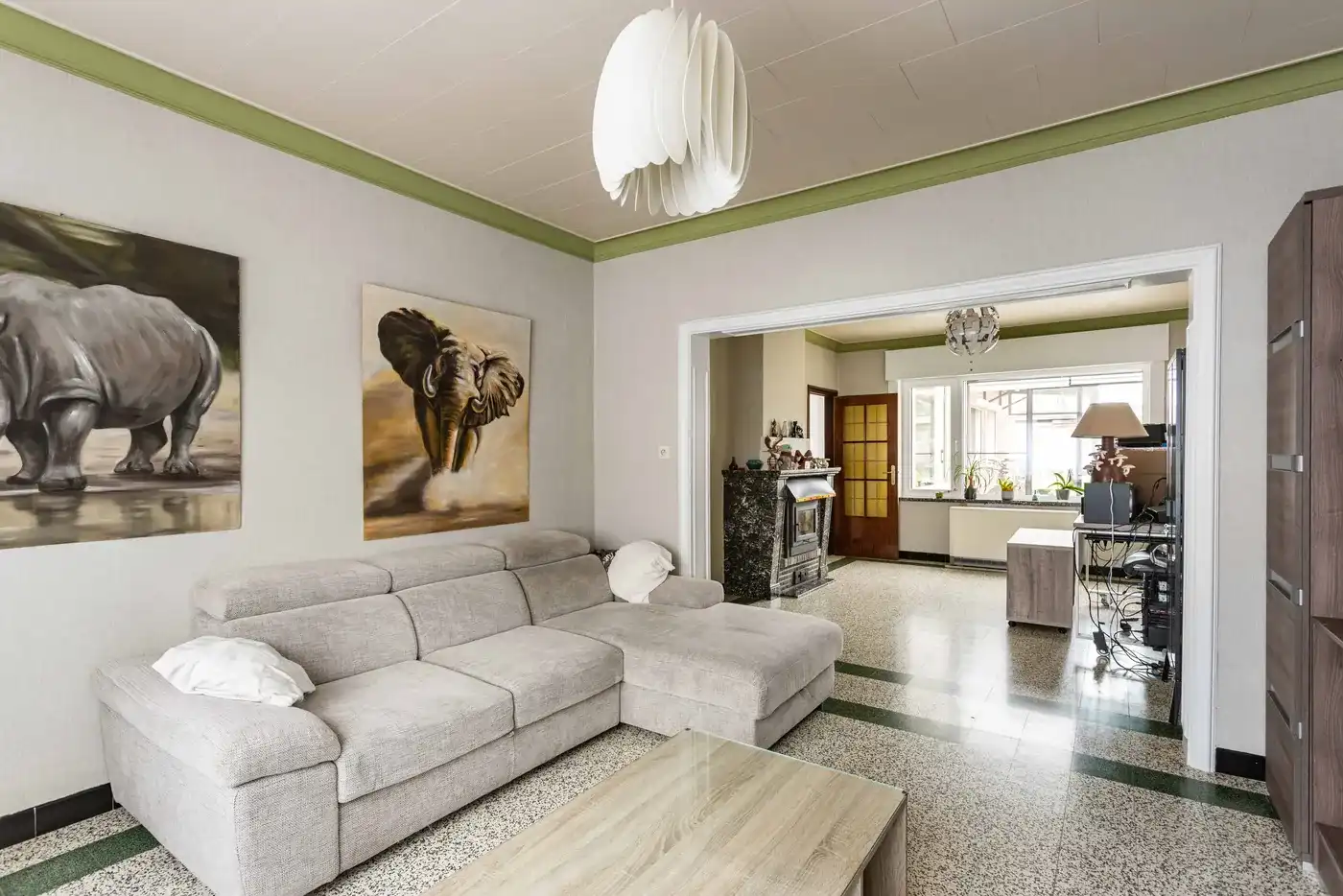 Welkom in deze toffe ruime gezinswoning op een toplocatie in Zwevegem!  foto 3