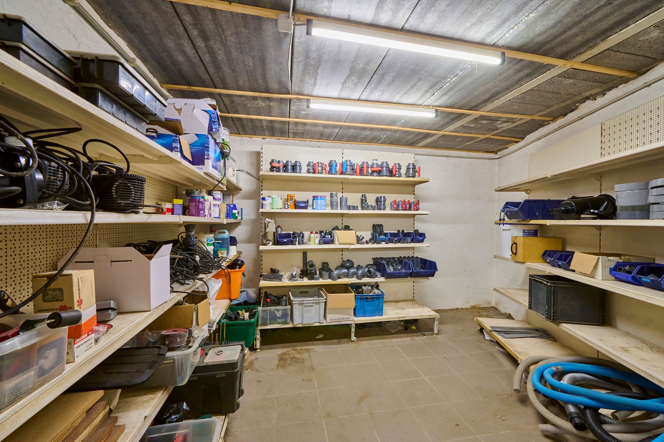 Ruim handelspand met woonst (3slpk)- zwemvijver  - diverse mogelijkheden !  foto 16