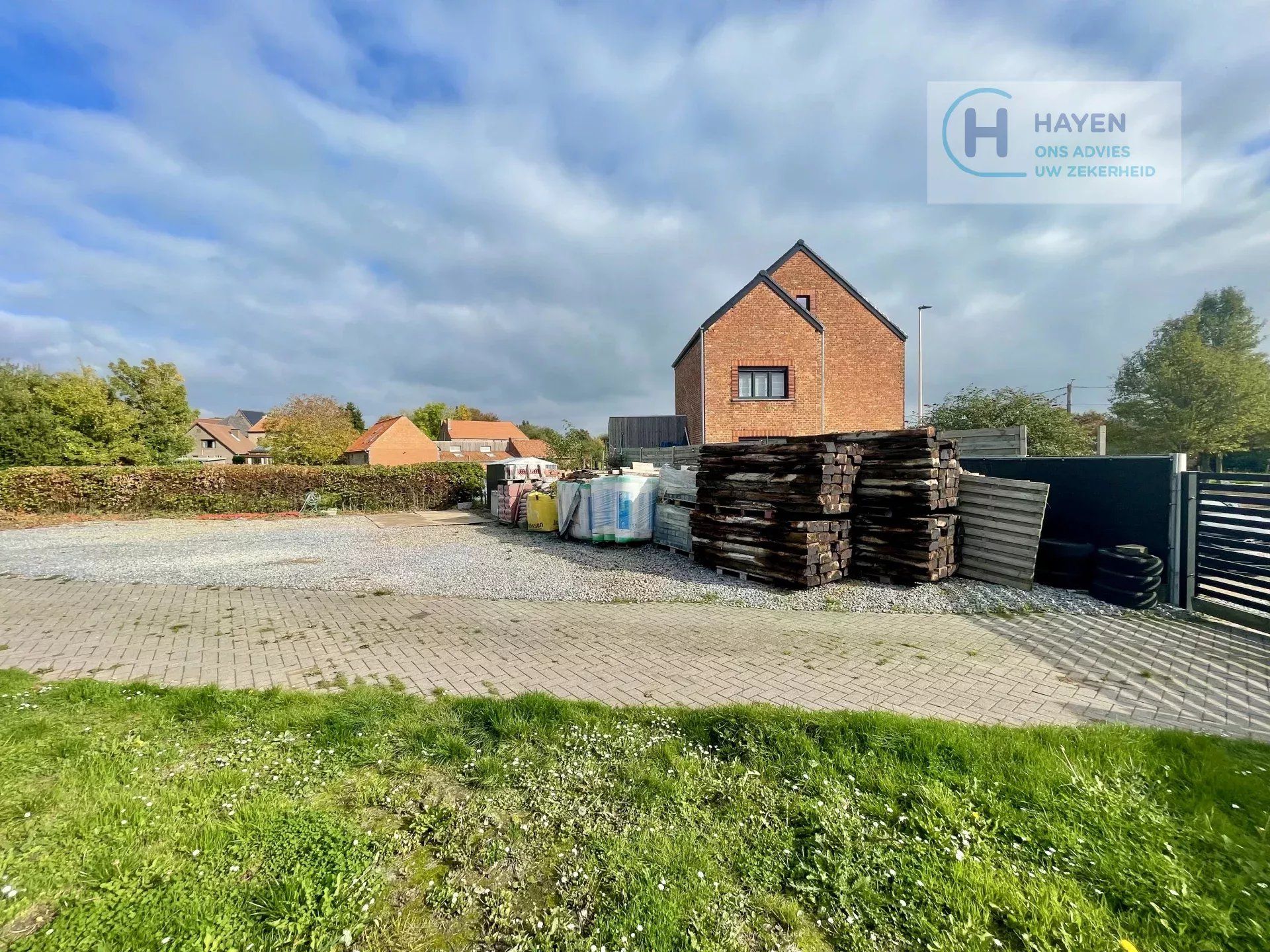 Zeer ruime woning in afwerkingsfase met veel potentieel op een groot perceel van 2.140m² foto 33