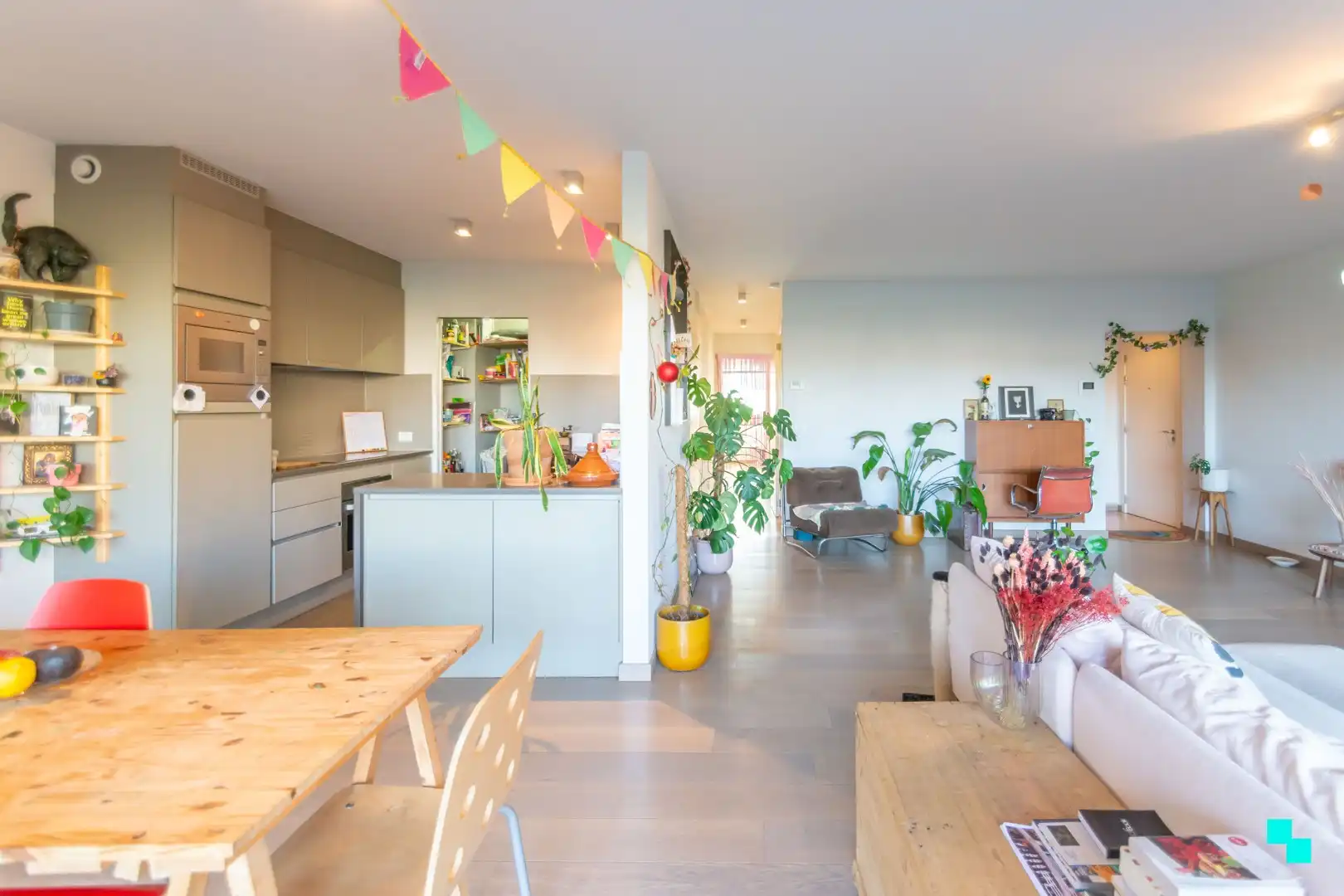 Lichtrijk twee slaapkamerappartement met tuin te Gent foto 4