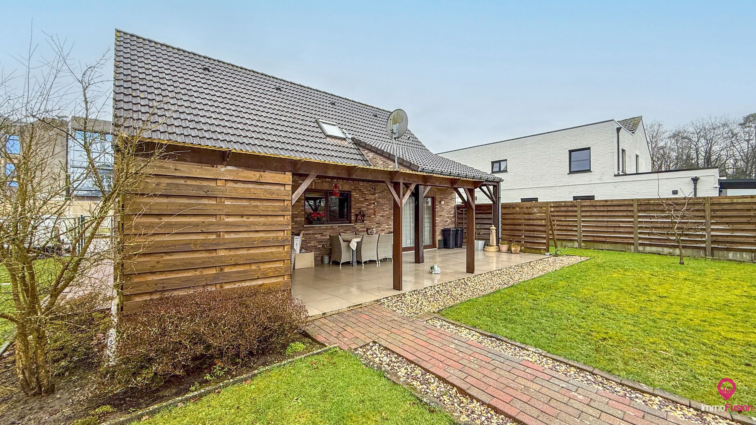 Gezellige woning met 3 slaapkamers en prachtige tuin! foto 42