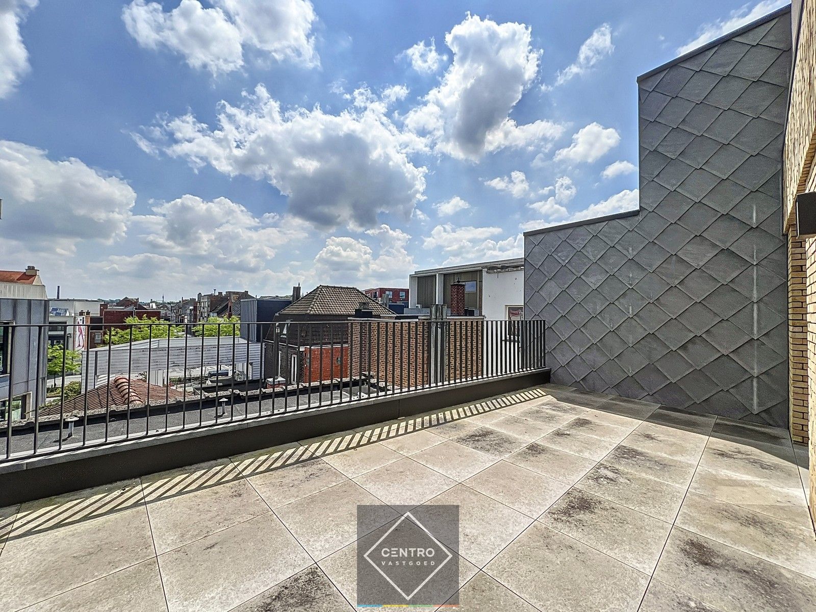 NB-appartement (103m²) met RUIM zonneterras (26m²) pal in het CENTRUM van Kortrijk ! Aankoop aan 6% BTW mogelijk! foto 25