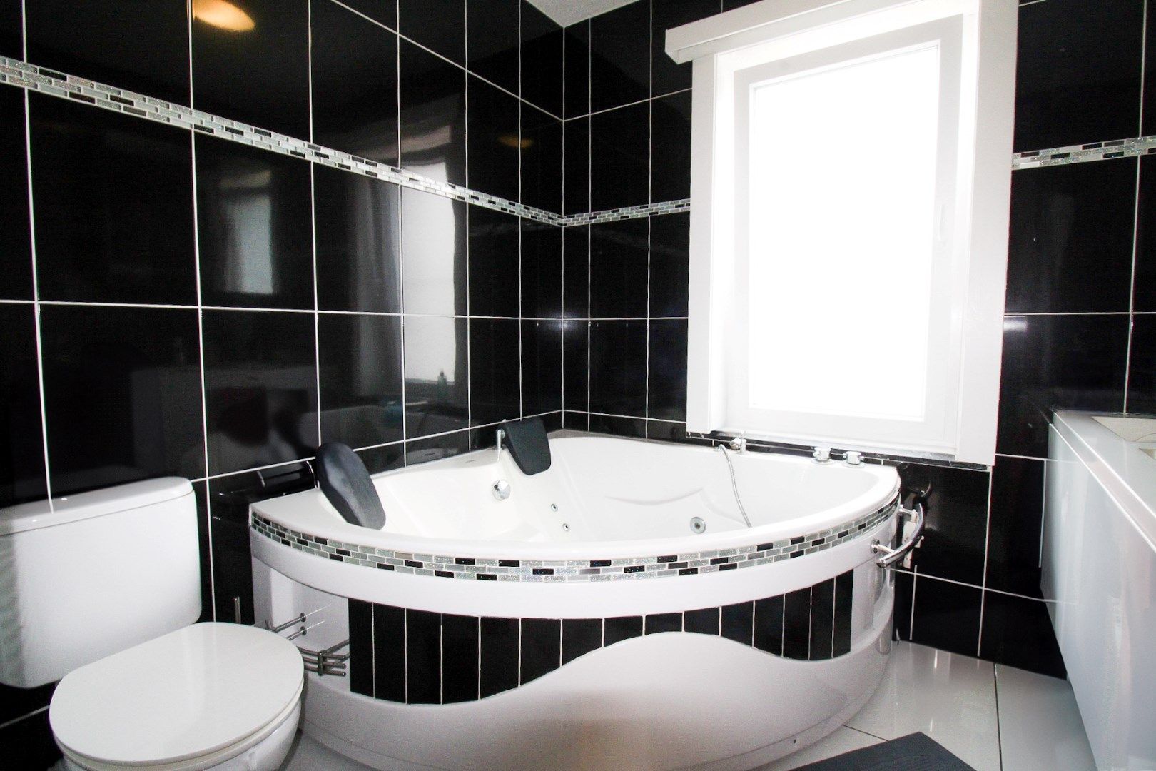 Verrassend ruime gezinswoning met energielabel B, vier slaapkamers en een uitgestrekte diepe tuin te koop in Sint-Niklaas! foto 18