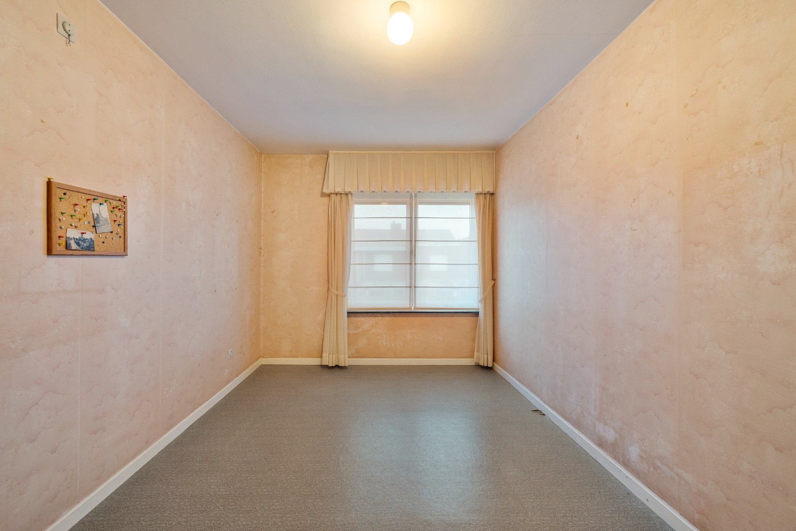 Halfopen woning met 4 slaapkamers, garage met oprit en zuidgerichte tuin in Dadizele-centrum foto 14