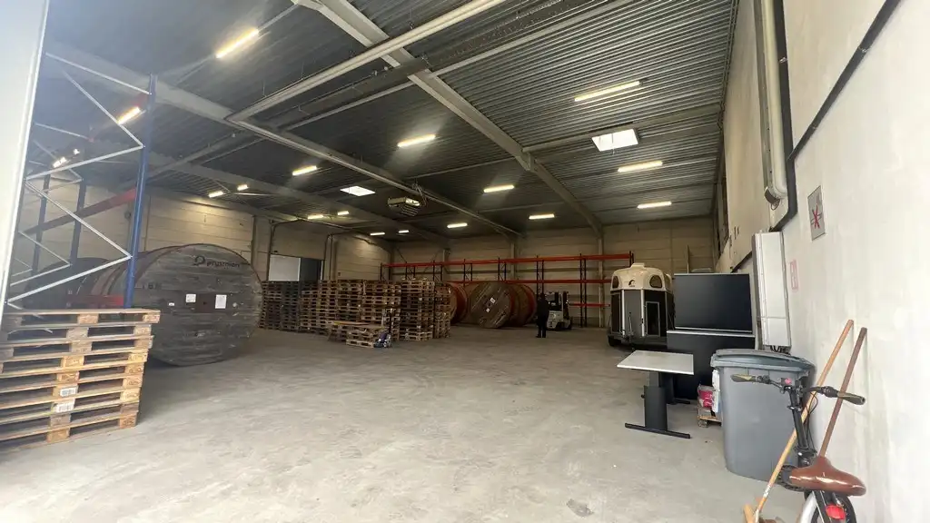 Functioneel bedrijfspand te huur in industriepark E17/4 te Lokeren foto 7