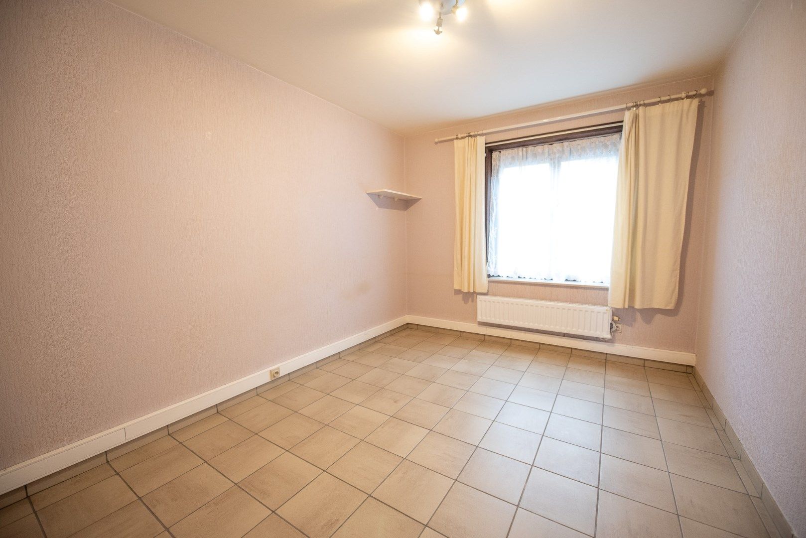 Ruim gelijkvloers appartement met garage te huur in Dentergem  foto 6