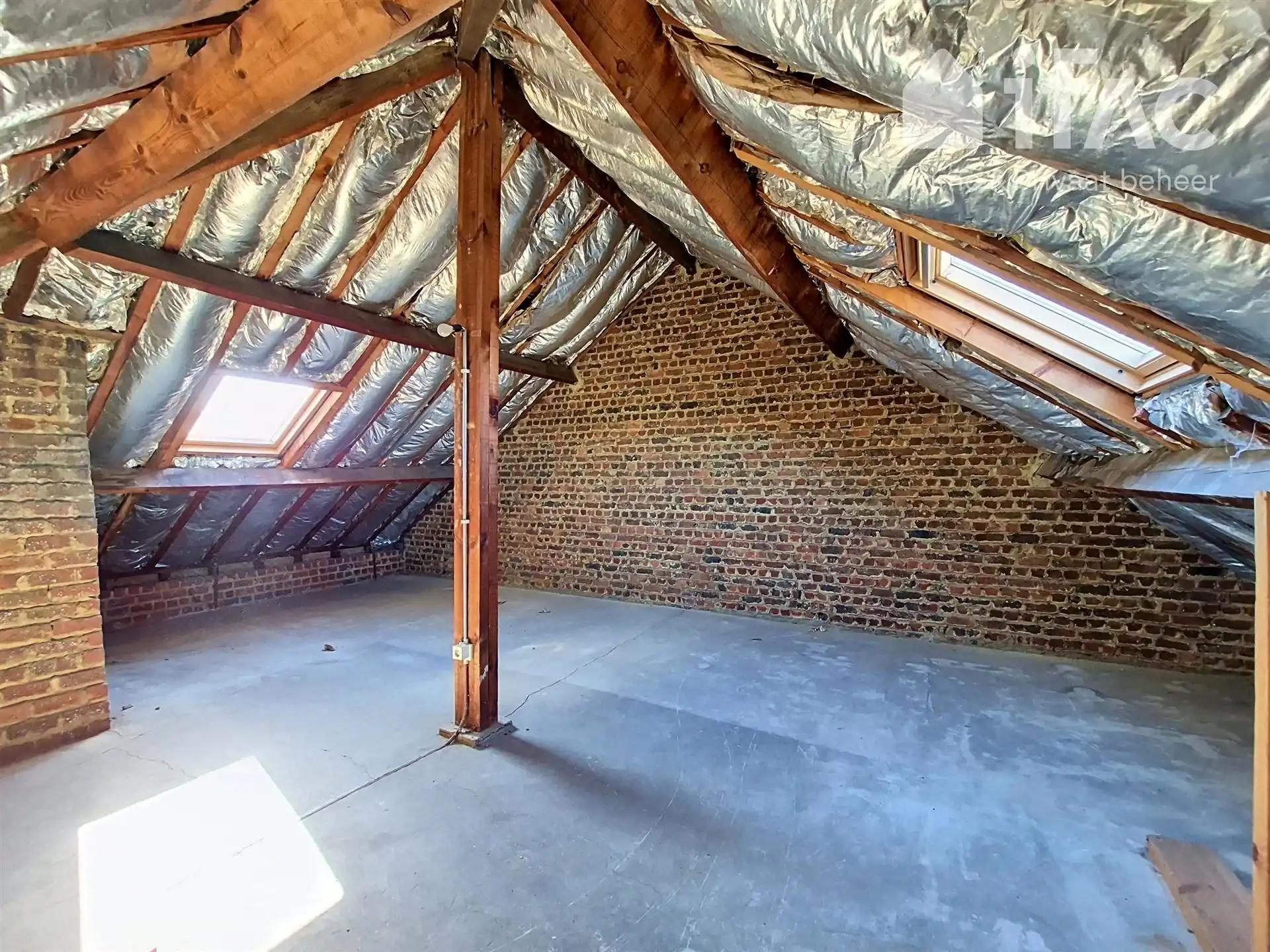 Mooi 3-gevel woning in centrum met parking&garage op 4a70ca foto 22