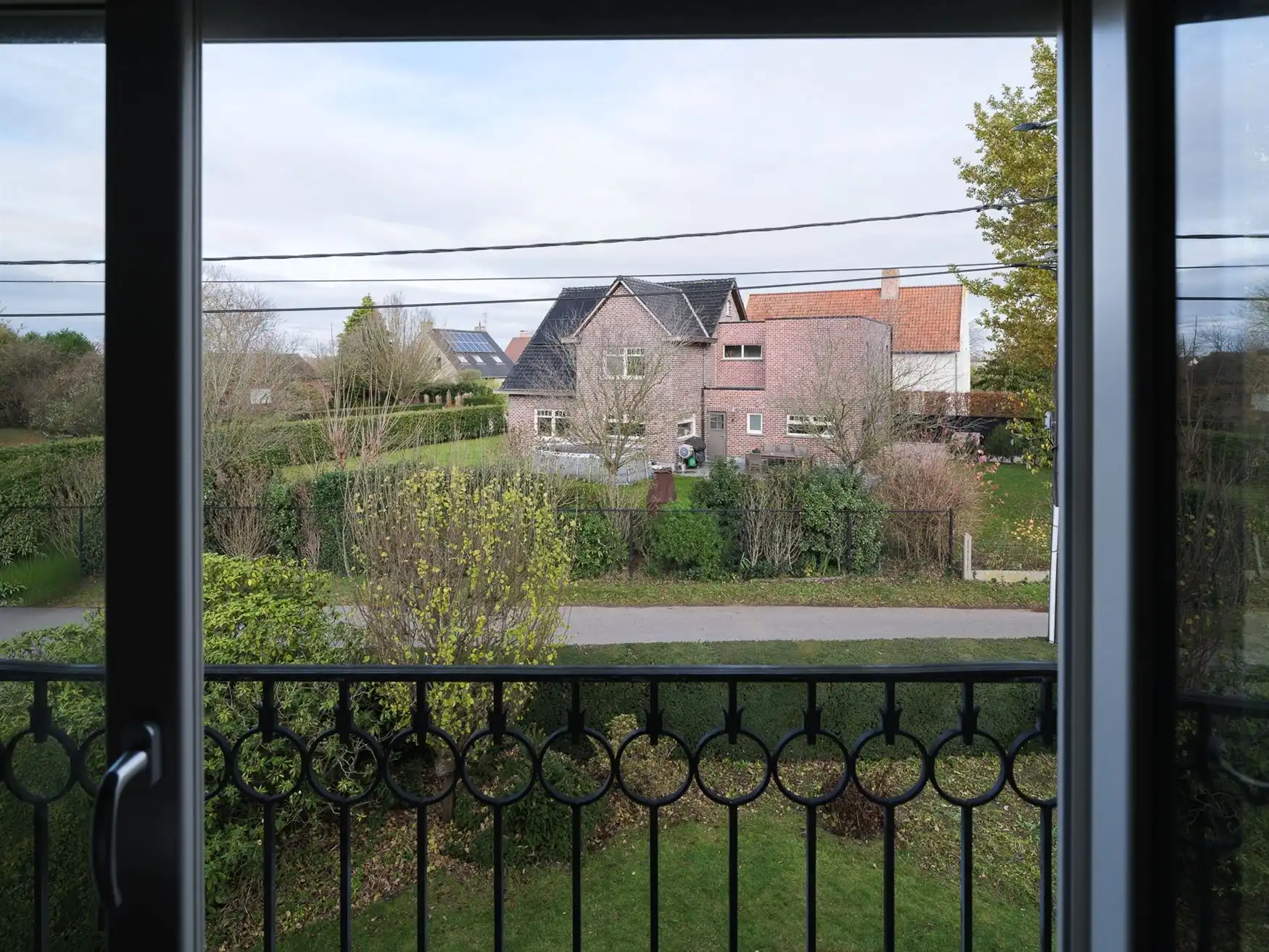 Ruime gezinswoning met vier slaapkamers en tuin in Drongen. foto 21