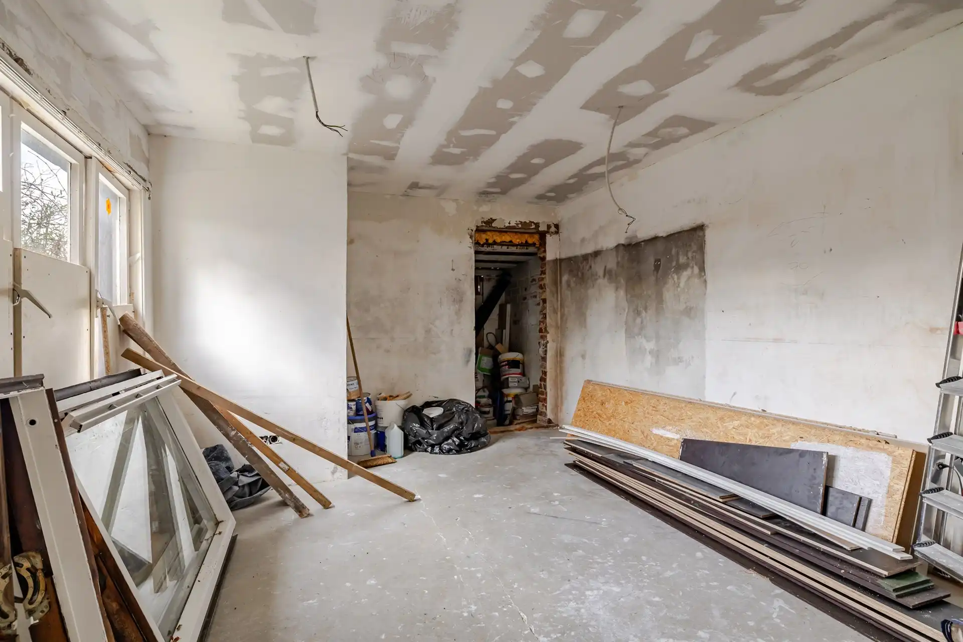 Deels gerenoveerde woning met drie slaapkamers te Erembodegem foto 21